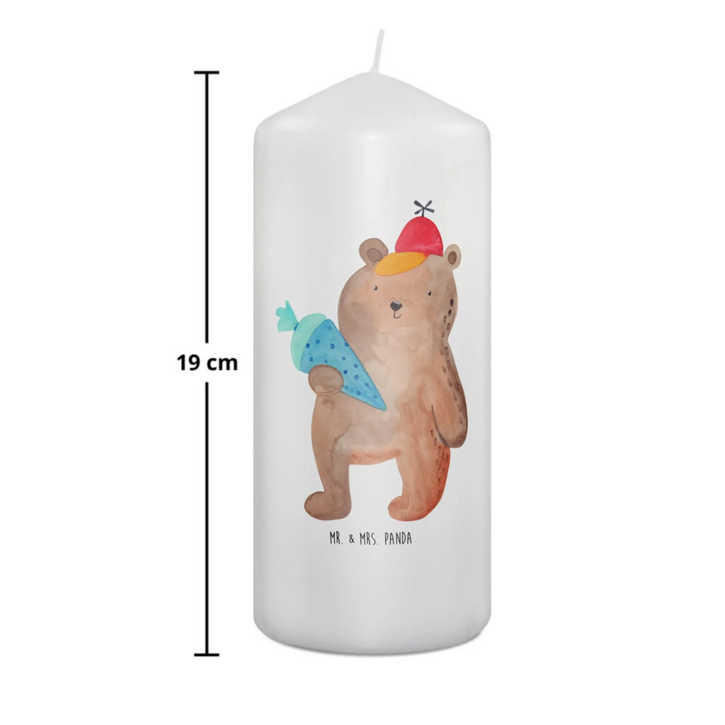 Candle bear School cone Stumpenkerze, Erinnerungskerze, Handgemachte Kerze, Bedruckte Kerze, Schmuckkerze, Geburtskerze, Adventskerze, Gartenkerze, Grosse Kerze, Hochzeitskerze, Dekorative Kerze, Geburtstagskerze, Blockkerze, Tafelkerze, Tischkerze, Wachskerze, Dekokerze, Zylinderkerze, Kerze Mit Motiv, Laternenkerze, Weihnachtskerze, Kerze Mit Spruch, Erinnerungslicht, Osterkerze, Kommunionskerze, Dinnerkerze, Wunschkerze, Teddybär, Teddy, Bär, Bär Motiv, Grundschule, Erster Schultag Geschenk, Schulanfang, Schulbeginn, Schultüte, Einschulung Geschenk, Schule Geschenk