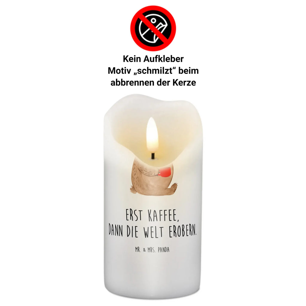 Candle bear Coffee Tischkerze, Geburtstagskerze, Osterkerze, Bedruckte Kerze, Gartenkerze, Handgemachte Kerze, Dekorative Kerze, Geburtskerze, Dekokerze, Kerze Mit Motiv, Erinnerungslicht, Adventskerze, Grosse Kerze, Blockkerze, Weihnachtskerze, Dinnerkerze, Wunschkerze, Laternenkerze, Schmuckkerze, Erinnerungskerze, Zylinderkerze, Hochzeitskerze, Kommunionskerze, Tafelkerze, Wachskerze, Kerze Mit Spruch, Stumpenkerze, Teddybär, Teddy, Bär, Morgenroutine, Coffee, Guten Morgen, Kaffee, Welt Erobern, Welt Retten, Motivation, Bären