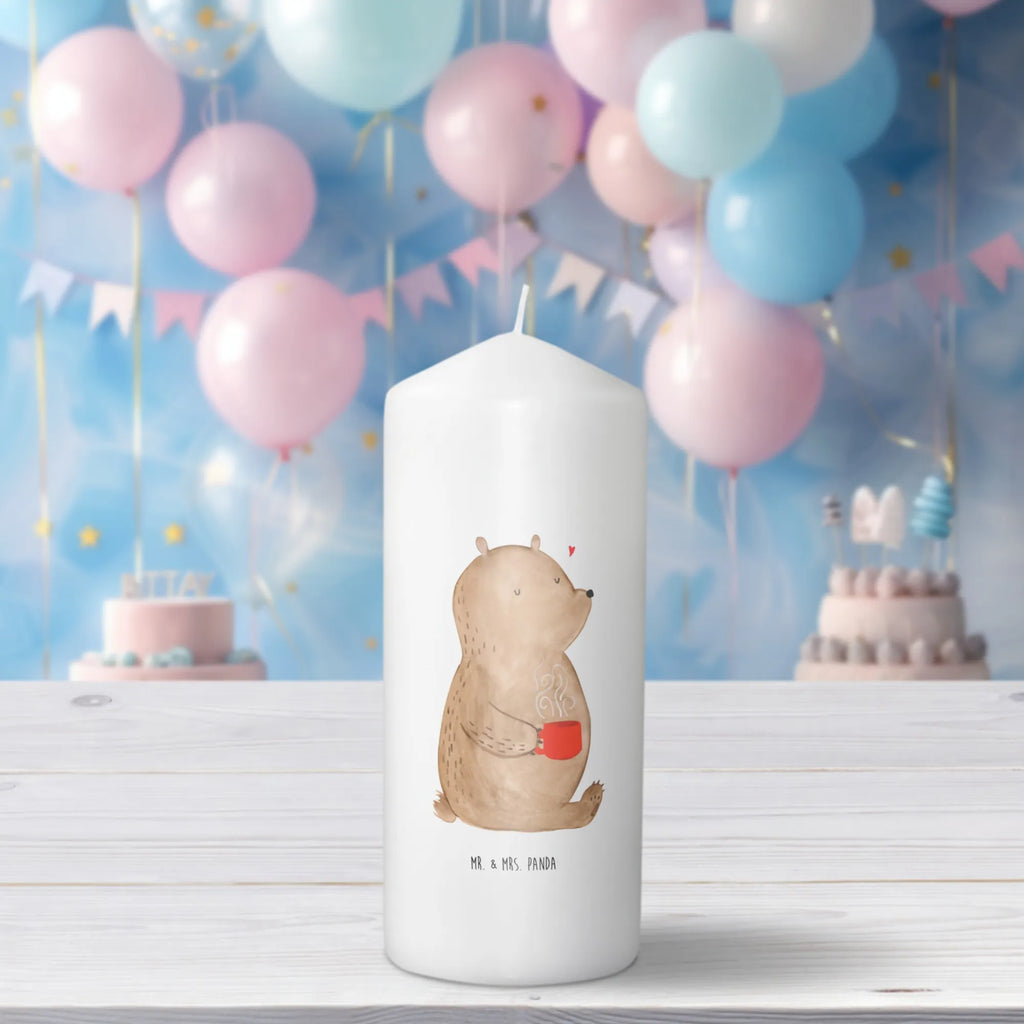 Candle bear Coffee Tischkerze, Geburtstagskerze, Osterkerze, Bedruckte Kerze, Gartenkerze, Handgemachte Kerze, Dekorative Kerze, Geburtskerze, Dekokerze, Kerze Mit Motiv, Erinnerungslicht, Adventskerze, Grosse Kerze, Blockkerze, Weihnachtskerze, Dinnerkerze, Wunschkerze, Laternenkerze, Schmuckkerze, Erinnerungskerze, Zylinderkerze, Hochzeitskerze, Kommunionskerze, Tafelkerze, Wachskerze, Kerze Mit Spruch, Stumpenkerze, Teddybär, Teddy, Bär, Morgenroutine, Coffee, Guten Morgen, Kaffee, Welt Erobern, Welt Retten, Motivation, Bären