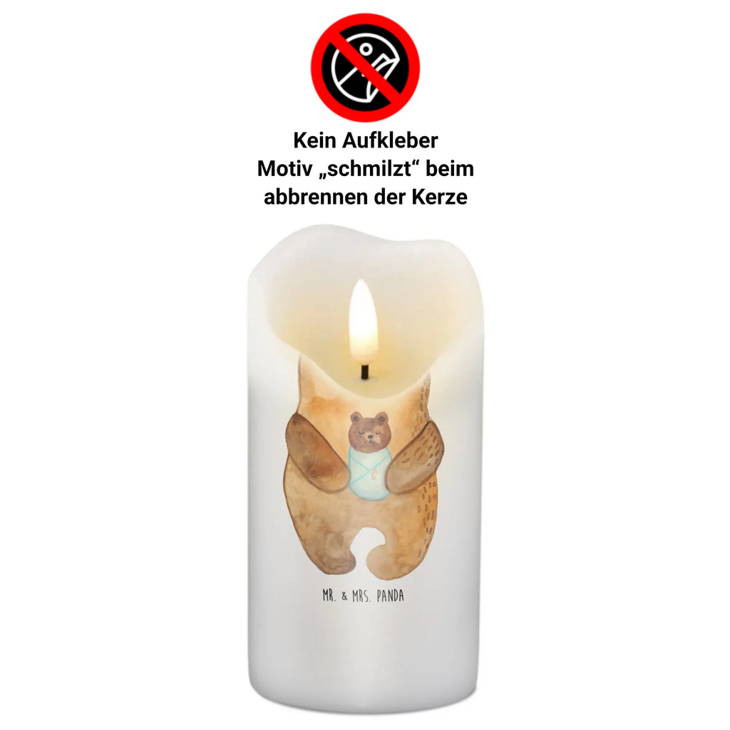 Kerze Bär Baby Kerze Mit Motiv, Erinnerungslicht, Laternenkerze, Bedruckte Kerze, Geburtskerze, Dekokerze, Tischkerze, Weihnachtskerze, Blockkerze, Erinnerungskerze, Wachskerze, Kommunionskerze, Tafelkerze, Geburtstagskerze, Wunschkerze, Dinnerkerze, Grosse Kerze, Schmuckkerze, Stumpenkerze, Handgemachte Kerze, Zylinderkerze, Adventskerze, Osterkerze, Hochzeitskerze, Kerze Mit Spruch, Gartenkerze, Dekorative Kerze, Teddybär, Teddy, Bär, Glückwunsch, Mutter, Enkel, Geburtstag, Täufling, Geburt, Nichte, Neffe, Taufe, Baby, Eltern, Enkelin