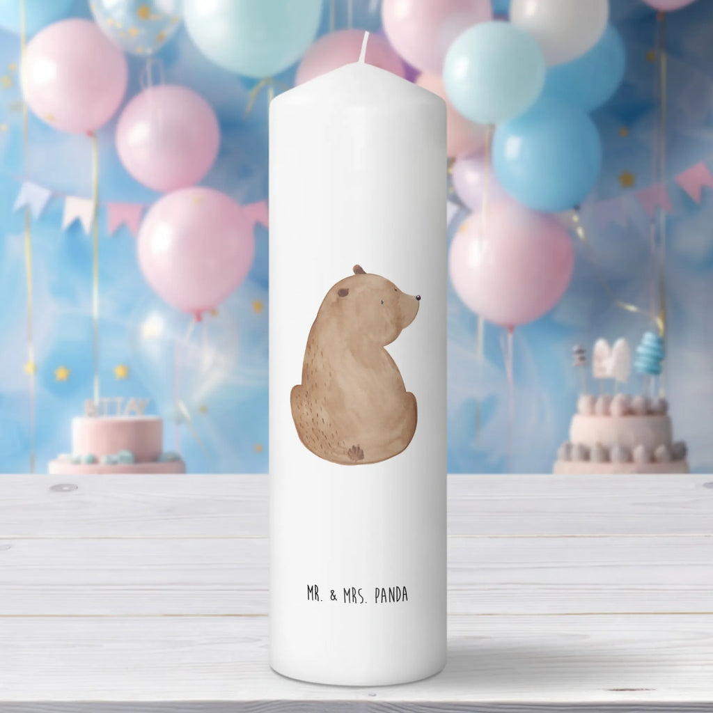 Kerze Bär Schulterblick Kommunionskerze, Dinnerkerze, Erinnerungskerze, Laternenkerze, Geburtstagskerze, Stumpenkerze, Kerze Mit Motiv, Wunschkerze, Weihnachtskerze, Blockkerze, Handgemachte Kerze, Zylinderkerze, Tischkerze, Dekorative Kerze, Kerze Mit Spruch, Erinnerungslicht, Gartenkerze, Adventskerze, Grosse Kerze, Schmuckkerze, Tafelkerze, Hochzeitskerze, Wachskerze, Bedruckte Kerze, Dekokerze, Geburtskerze, Osterkerze, Teddybär, Teddy, Bär, Bärenliebe, Weisheit, Weltansicht, Selbstachtung, Motivation, Bären