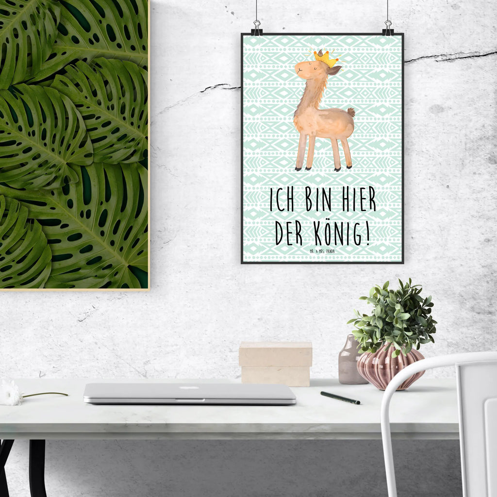Poster Lama König Mr. & Mrs. Panda Poster, kunstdruck poster, Deko Bild, wandkunst, Kunstdruck, Wanddeko Bild, kunst für die wand, Bild für Wand, Posterdruck, wanddeko, Wandposter, grafikposter, wanddruck, Wandbild, Bild, Wandschmuck, kunstposter, Wanddekoration, drucke, Designposter, Plakat, Poster, Alpaka, Lama, Abi, Vorgesetzter, Chef, Kollegin, König, Büro Kollege, Mama, Papa, Abitur, Königin, Lamas, Freundin