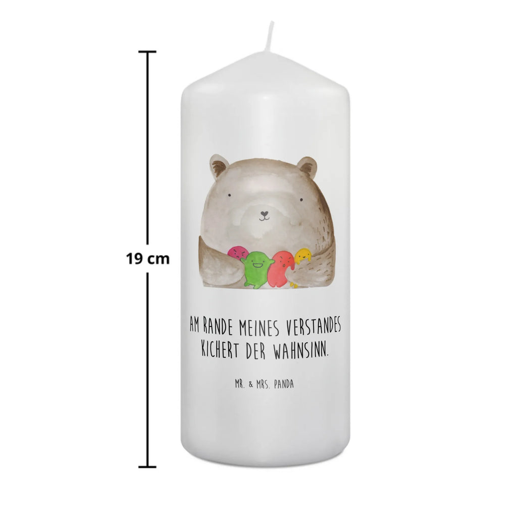 Candle bear Feeling Schmuckkerze, Osterkerze, Erinnerungslicht, Tischkerze, Kommunionskerze, Bedruckte Kerze, Grosse Kerze, Dekokerze, Hochzeitskerze, Dinnerkerze, Laternenkerze, Tafelkerze, Stumpenkerze, Erinnerungskerze, Handgemachte Kerze, Weihnachtskerze, Dekorative Kerze, Adventskerze, Blockkerze, Gartenkerze, Wachskerze, Zylinderkerze, Wunschkerze, Geburtskerze, Geburtstagskerze, Kerze Mit Motiv, Kerze Mit Spruch, Teddybär, Teddy, Bär, Durchgedreht, Wahnsinn, Verrückt