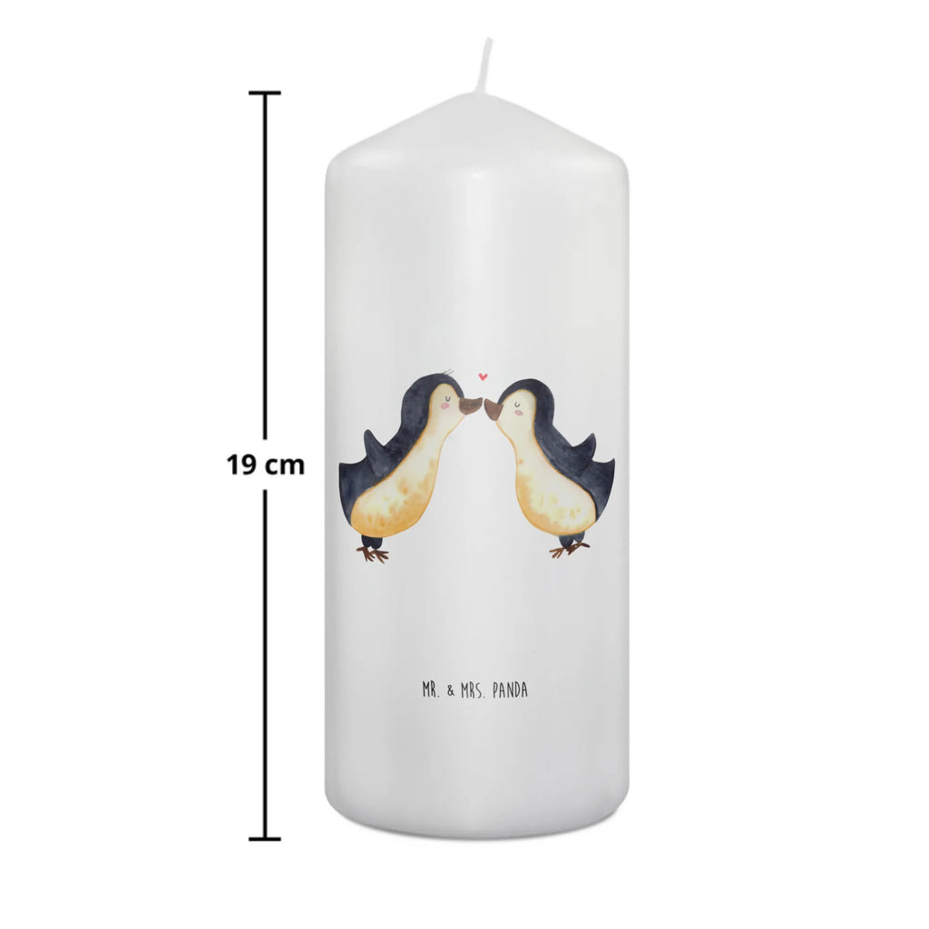 Candle Penguins in love Adventskerze, Kerze Mit Motiv, Grosse Kerze, Tischkerze, Dekorative Kerze, Kerze Mit Spruch, Dinnerkerze, Weihnachtskerze, Wunschkerze, Erinnerungslicht, Handgemachte Kerze, Osterkerze, Geburtstagskerze, Bedruckte Kerze, Schmuckkerze, Wachskerze, Stumpenkerze, Dekokerze, Laternenkerze, Gartenkerze, Hochzeitskerze, Erinnerungskerze, Zylinderkerze, Blockkerze, Kommunionskerze, Tafelkerze, Geburtskerze, Liebesgeschenk, Verlobung, Partner, Ehemann, Ehefrau, Freund, Heiratsantrag, Liebe, Freundin, Heiraten, Jahrestag, Hocheitstag, Pinguin Paar, Pärchen. Liebespaar, Geschenk Hochzeitstag, Gastgeschenk, Paar, Hochzeit, Hochzeitstag, Pinguinpaar, Geschenkidee, Liebesspruch, Pinguin, Pinguin Liebe, Liebesbeweis, Verlobter, Pinguine, Love, Geschenk Freundin, Verlobte, Geschenk Freund