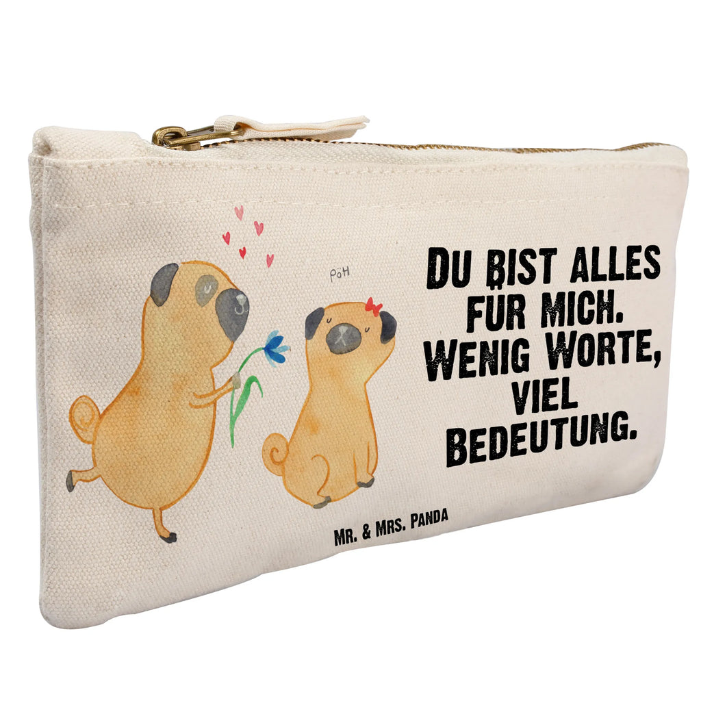 Make-up bag pug In love aufbewahrungstasche, Etui, Waschtasche, Kulturbeutel, Schminktäschchen, Kosmetikbeutel, Stiftemäppchen, aufbewahrungsbeutel, Schminkbeutel, kosmetiktäschchen, toiletry bag, Federmappe, beauty tasche, Waschbeutel, pencil case, Kulturtasche, utensilientasche, Schlampermäppchen, Schminktasche, Mäppchen, beauty case, Kosmetiktasche, pinsel tasche, Sprüche, Hunderasse, Tierliebhaber, Haustier, Hundemotiv, Hund, Hundebesitzer, Liebesspruch. Verlobt, Hundeliebe, Möpse, Verliebt, Geschenk Freund, Mops, Partner, Liebe