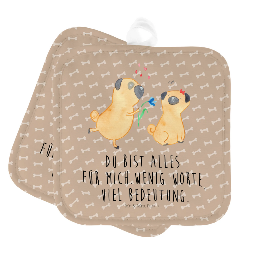 2er Set Topflappen  Mops Verliebt Topflappen Set, Topflappen 2er Set, 2er Set Topflappen, topfhalter, Topflappenset, Topfhandschuhe, Topflappen, Topfuntersetzer, Hunderasse, Hundebesitzer, Sprüche, Hundemotiv, Haustier, Tierliebhaber, Hund, Partner, Geschenk Freund, Hundeliebe, Liebesspruch. Verlobt, Möpse, Liebe, Mops, Verliebt