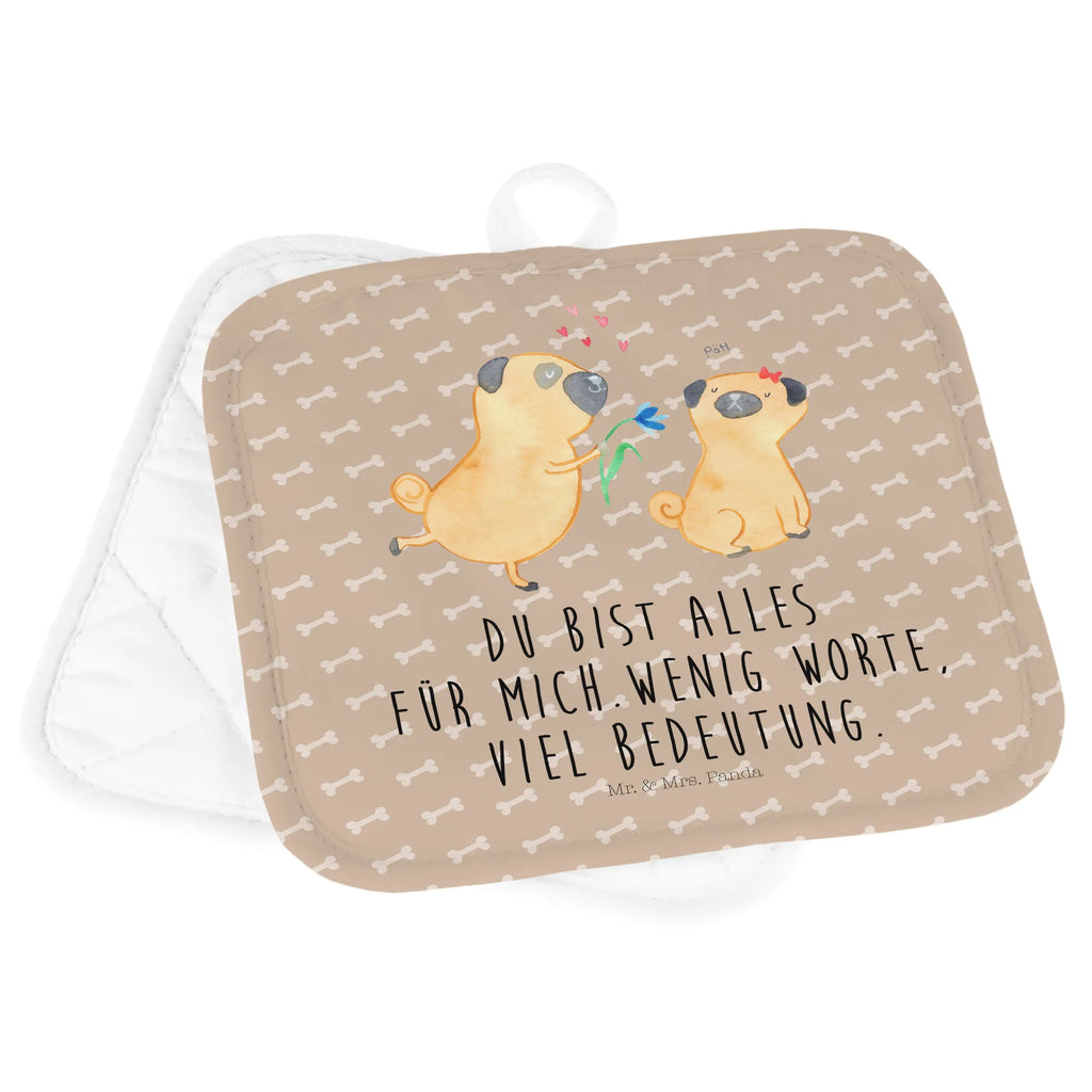 2er Set Topflappen  Mops Verliebt Topflappen Set, Topflappen 2er Set, 2er Set Topflappen, topfhalter, Topflappenset, Topfhandschuhe, Topflappen, Topfuntersetzer, Hunderasse, Hundebesitzer, Sprüche, Hundemotiv, Haustier, Tierliebhaber, Hund, Partner, Geschenk Freund, Hundeliebe, Liebesspruch. Verlobt, Möpse, Liebe, Mops, Verliebt