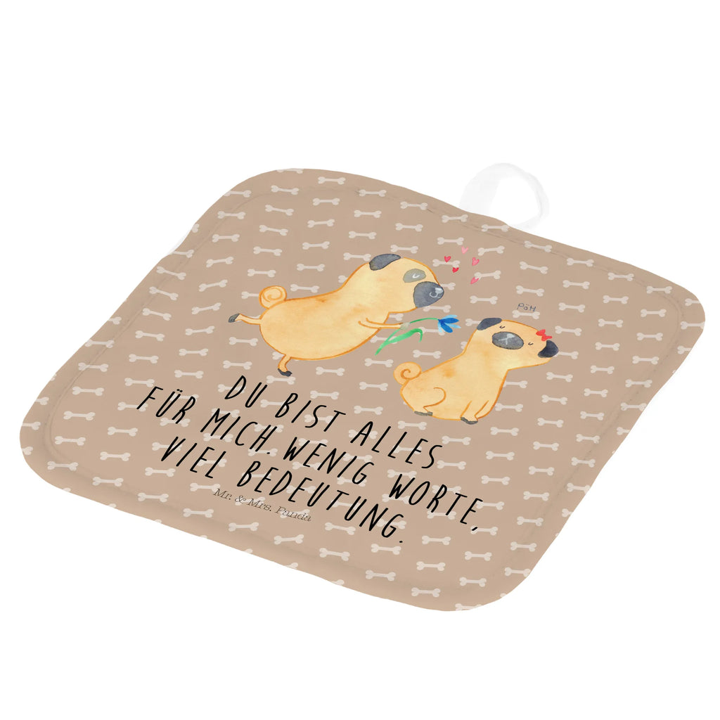 2er Set Topflappen  Mops Verliebt Topflappen Set, Topflappen 2er Set, 2er Set Topflappen, topfhalter, Topflappenset, Topfhandschuhe, Topflappen, Topfuntersetzer, Hunderasse, Hundebesitzer, Sprüche, Hundemotiv, Haustier, Tierliebhaber, Hund, Partner, Geschenk Freund, Hundeliebe, Liebesspruch. Verlobt, Möpse, Liebe, Mops, Verliebt