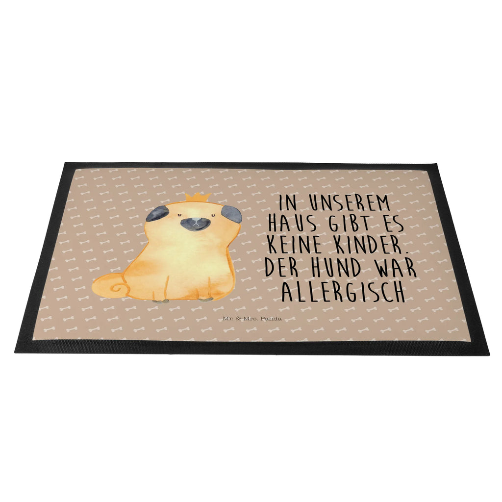 Doormat pug Crown Schmutzmatte, Schmutzfangteppich, Schmutzfänger, schmutzfangmatten, abstreifer, sauberlaufmatten, Eingangsteppich, Fußabstreifer, fußmatte, Haustürmatte, türmatten, Abtreter, Fußmatten, hausmatte, Türvorleger, Türmatte, flurmatte, Eingangsmatte, Schuhabstreifer, Fußabtreter, Abtretmatte, matte haustür, Sauberlaufmatte, außenmatte, Fussmatte, Schmutzfangmatte, Hund, Tierliebhaber, Haustier, Hundemotiv, Hunderasse, Sprüche, Hundebesitzer, Allergisch, Hundebesitzer. Spruch, Kinderlos, Lustig, Mops, Hausregel