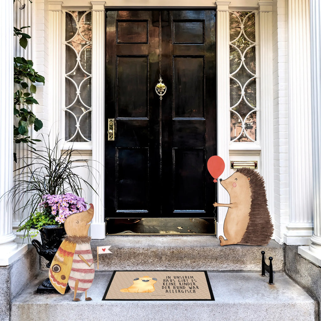 Doormat pug Crown Schmutzmatte, Schmutzfangteppich, Schmutzfänger, schmutzfangmatten, abstreifer, sauberlaufmatten, Eingangsteppich, Fußabstreifer, fußmatte, Haustürmatte, türmatten, Abtreter, Fußmatten, hausmatte, Türvorleger, Türmatte, flurmatte, Eingangsmatte, Schuhabstreifer, Fußabtreter, Abtretmatte, matte haustür, Sauberlaufmatte, außenmatte, Fussmatte, Schmutzfangmatte, Hund, Tierliebhaber, Haustier, Hundemotiv, Hunderasse, Sprüche, Hundebesitzer, Allergisch, Hundebesitzer. Spruch, Kinderlos, Lustig, Mops, Hausregel