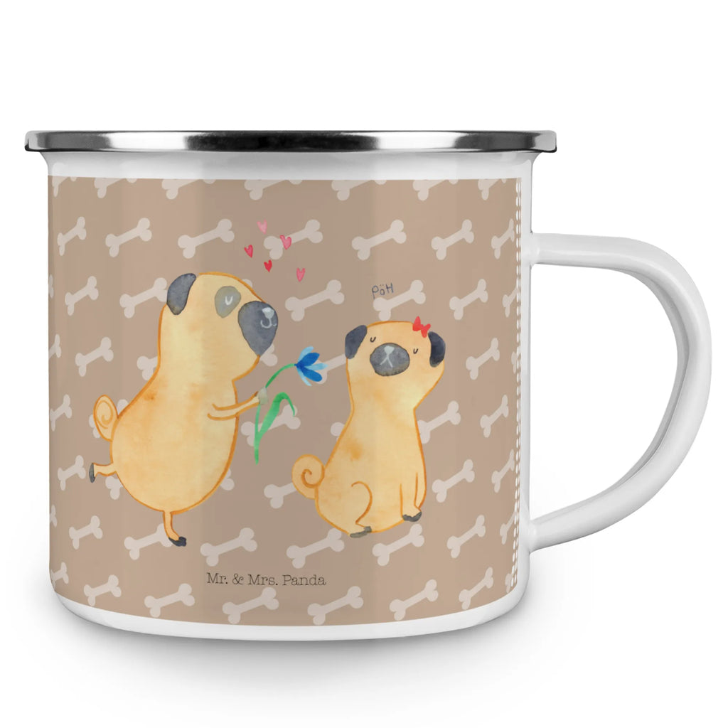 Camping Emaille Tasse Mops Verliebt wandertasse, Becher, Tasse, Kaffeetasse, reisetasse, Campingbecher, Trinkbecher, Metalltasse, metallbecher, Reisebecher, Tasse Emaille, becher emaille, Emailletasse, wanderbecher, Blechtasse, Emaille Tasse, Teebecher, blechbecher, Emaille Becher, emaillebecher, Teetasse, Campingtasse, Pott, Kaffeebecher, Hunderasse, Hundebesitzer, Sprüche, Hundemotiv, Haustier, Tierliebhaber, Hund, Mops, Hundeliebe, Möpse, Verliebt, Liebesspruch. Verlobt, Liebe, Geschenk Freund, Partner