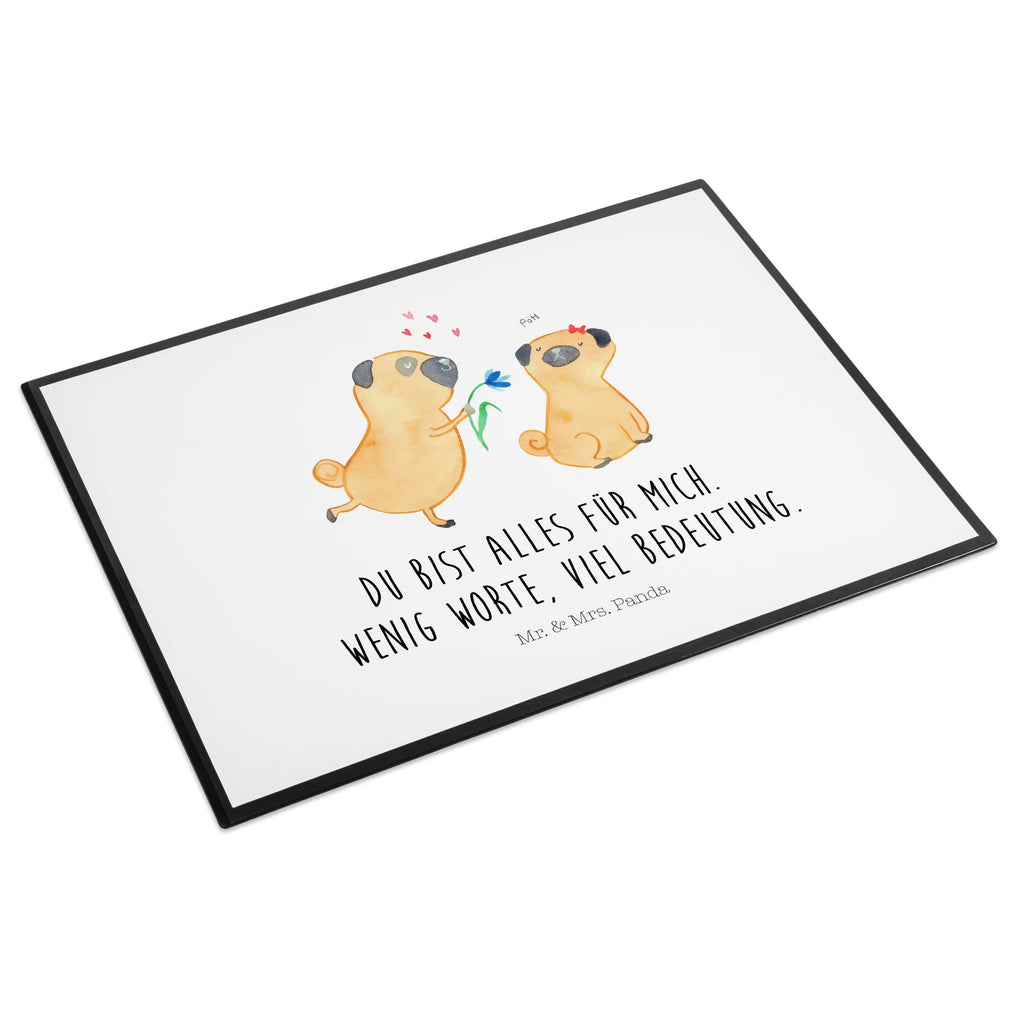 Schreibtischunterlage Mops verliebt Schreibtischunterlage Groß, Schreibwaren, Schreibtisch Unterlagen, Schreibunterlage, Bürobedarf, Büroartikel, Schreibtischauflage, Hund, Hundemotiv, Haustier, Hunderasse, Tierliebhaber, Hundebesitzer, Sprüche, Geschenk Freund, Liebesspruch. Verlobt, Mops, Liebe, Partner, Hundeliebe, verliebt, Möpse