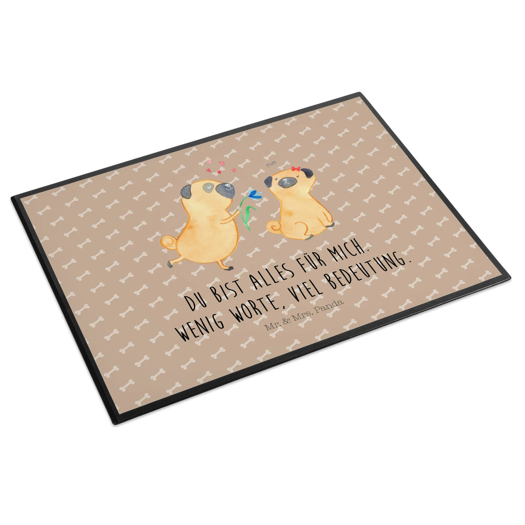 Schreibtischunterlage Mops verliebt Schreibtischunterlage Groß, Schreibwaren, Schreibtisch Unterlagen, Schreibunterlage, Bürobedarf, Büroartikel, Schreibtischauflage, Hund, Hundemotiv, Haustier, Hunderasse, Tierliebhaber, Hundebesitzer, Sprüche, Geschenk Freund, Liebesspruch. Verlobt, Mops, Liebe, Partner, Hundeliebe, verliebt, Möpse