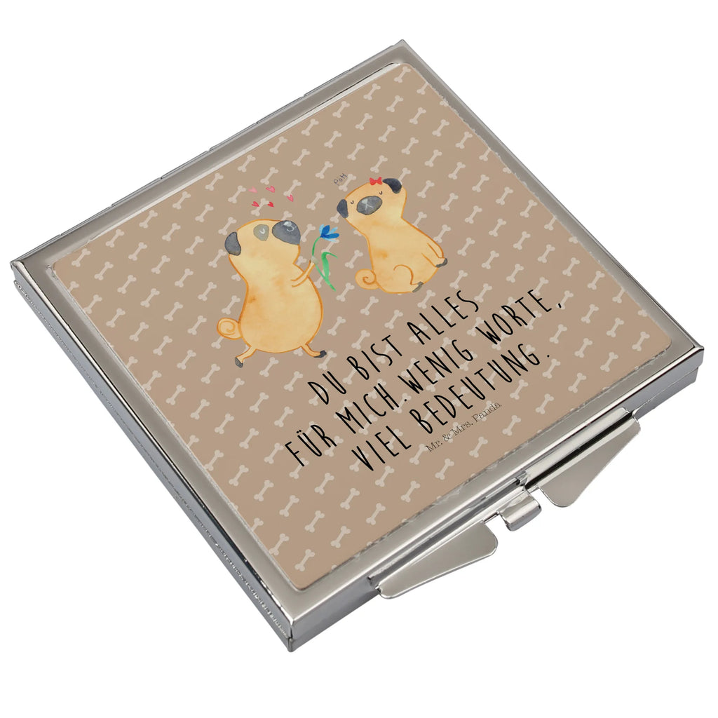 Handbag mirror pug In love Kosmetikspiegel Klein, Reise Spiegel, Handspiegel Mit Hülle, Taschenspiegel, Handspiegel Für Damen, Mini Spiegel, Spiegel Für Make-Up Tasche, Handspiegel Geschenkidee, Klappbarer Handspiegel, Design Taschenspiegel, Schminkspiegel To Go, Spiegel Für Unterwegs, Klappbarer Taschenspiegel, Tragbarer Spiegel, Handspiegel Zum Mitnehmen, Kompaktspiegel, Runder Taschenspiegel, Vintage Kompaktspiegel, Quadratischer Handspiegel, Schminkspiegel Kompakt, Taschen-Kosmetikspiegel, Spiegel Für Handtasche, Deko Handspiegel, Silber, Klappspiegel, Handtaschenspiegel, Spiegel Für Schminktasche, Hunderasse, Sprüche, Hundemotiv, Tierliebhaber, Hund, Haustier, Hundebesitzer, Liebe, Partner, Geschenk Freund, Hundeliebe, Möpse, Verliebt, Mops, Liebesspruch. Verlobt