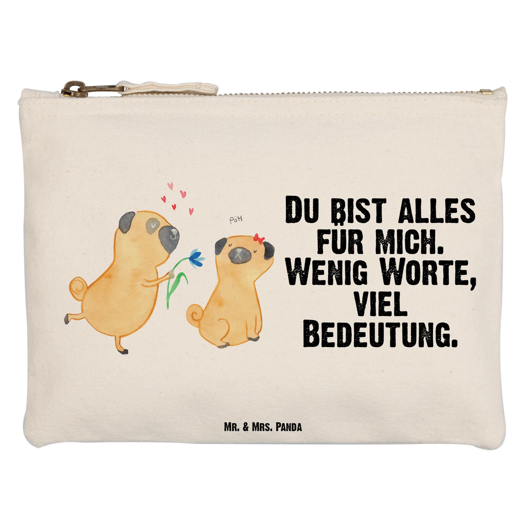 Make-up bag pug In love aufbewahrungstasche, Etui, Waschtasche, Kulturbeutel, Schminktäschchen, Kosmetikbeutel, Stiftemäppchen, aufbewahrungsbeutel, Schminkbeutel, kosmetiktäschchen, toiletry bag, Federmappe, beauty tasche, Waschbeutel, pencil case, Kulturtasche, utensilientasche, Schlampermäppchen, Schminktasche, Mäppchen, beauty case, Kosmetiktasche, pinsel tasche, Sprüche, Hunderasse, Tierliebhaber, Haustier, Hundemotiv, Hund, Hundebesitzer, Liebesspruch. Verlobt, Hundeliebe, Möpse, Verliebt, Geschenk Freund, Mops, Partner, Liebe