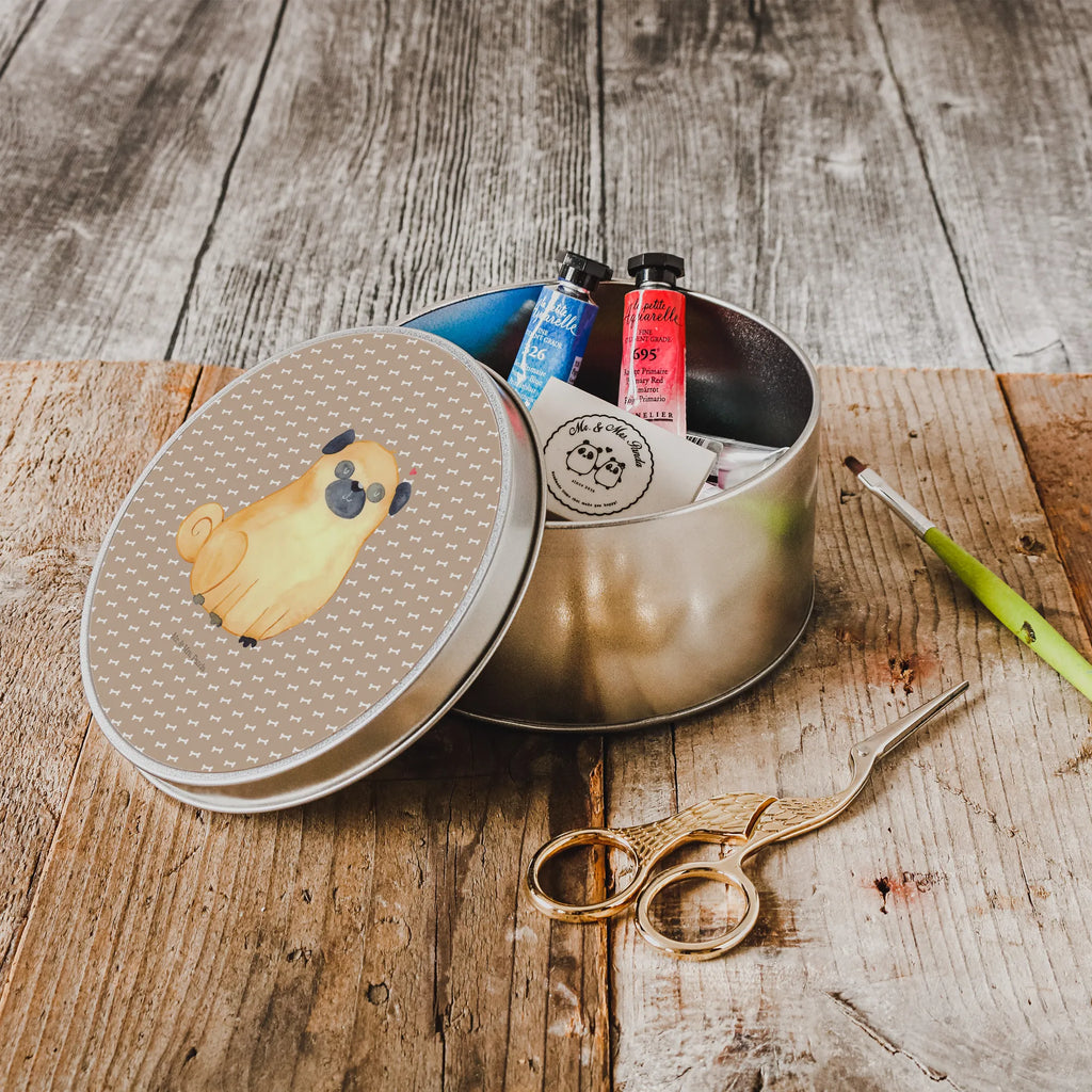 Blechdose rund Mops Geschenkdose, runddosen, Dose, gebäckdosen, Keksdose, runddose, blechdosen, runde blechdosen, Blechdose, Vorratsdosen, Metalldose, keksdosen, Runde Blechdose, metalldosen, gebäckdose, Aufbewahrungsdosen, plätzchendose, geschenkdosen, dosen, Blechdose Rund, plätzchendosen, runde keksdosen, Aufbewahrungsbox, Metallbox, runde keksdose, Runde Dose, metallboxen, Vorratsdose, Metalldose Rund, runde dosen, Aufbewahrungsdose, Sprüche, Hund, Hunderasse, Hundebesitzer, Hundemotiv, Haustier, Tierliebhaber, Hundeliebe, Liebe, Mops