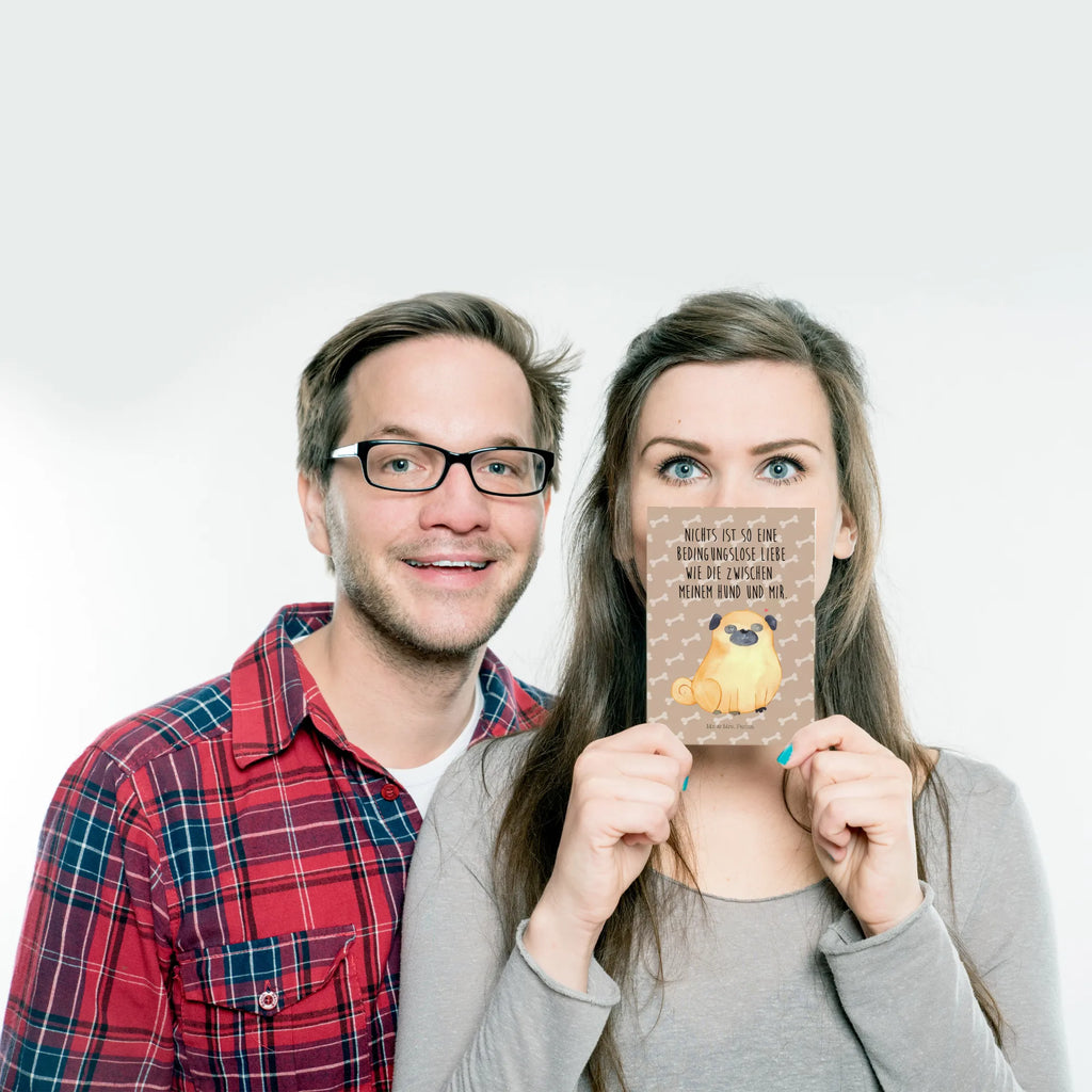 Pocztówka Mops spruchkarte, Motivkarte, Postkarte, Designkarte, Ansichtskarten, Grußkarte, kunstkarte, Kunstkarten, Ansichtskarte, bildkarte, Postkarten, Fotokarte, einzelkarte, Hunderasse, Hundebesitzer, Sprüche, Hundemotiv, Haustier, Tierliebhaber, Hund, Liebe, Mops, Hundeliebe