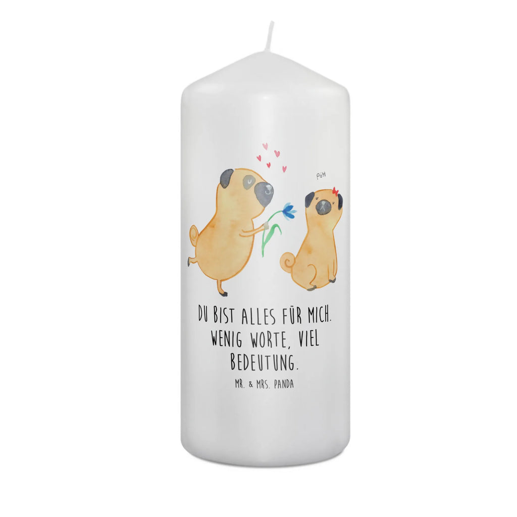 Candle pug In love Geburtskerze, Zylinderkerze, Dinnerkerze, Tafelkerze, Kerze Mit Motiv, Dekorative Kerze, Blockkerze, Erinnerungslicht, Weihnachtskerze, Schmuckkerze, Erinnerungskerze, Geburtstagskerze, Tischkerze, Stumpenkerze, Bedruckte Kerze, Hochzeitskerze, Wachskerze, Grosse Kerze, Kerze Mit Spruch, Kommunionskerze, Wunschkerze, Dekokerze, Handgemachte Kerze, Gartenkerze, Osterkerze, Laternenkerze, Adventskerze, Sprüche, Hunderasse, Hundebesitzer, Hundemotiv, Hund, Haustier, Tierliebhaber, Liebesspruch. Verlobt, Liebe, Möpse, Verliebt, Partner, Hundeliebe, Geschenk Freund, Mops