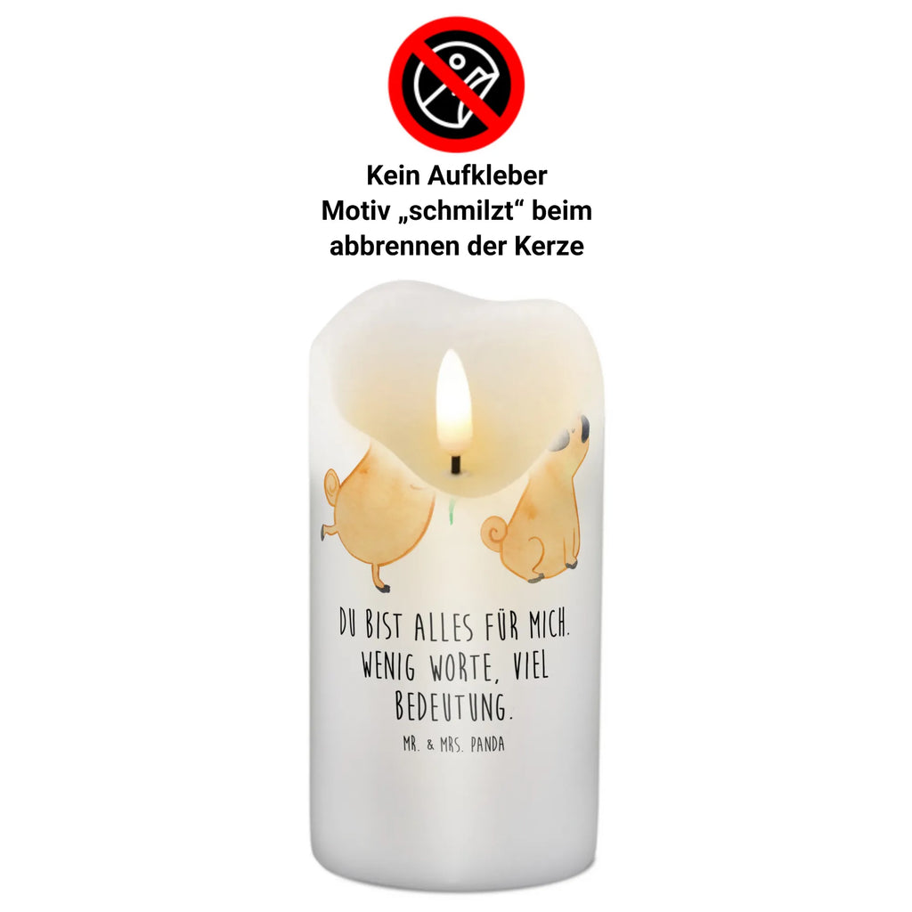 Candle pug In love Geburtskerze, Zylinderkerze, Dinnerkerze, Tafelkerze, Kerze Mit Motiv, Dekorative Kerze, Blockkerze, Erinnerungslicht, Weihnachtskerze, Schmuckkerze, Erinnerungskerze, Geburtstagskerze, Tischkerze, Stumpenkerze, Bedruckte Kerze, Hochzeitskerze, Wachskerze, Grosse Kerze, Kerze Mit Spruch, Kommunionskerze, Wunschkerze, Dekokerze, Handgemachte Kerze, Gartenkerze, Osterkerze, Laternenkerze, Adventskerze, Sprüche, Hunderasse, Hundebesitzer, Hundemotiv, Hund, Haustier, Tierliebhaber, Liebesspruch. Verlobt, Liebe, Möpse, Verliebt, Partner, Hundeliebe, Geschenk Freund, Mops