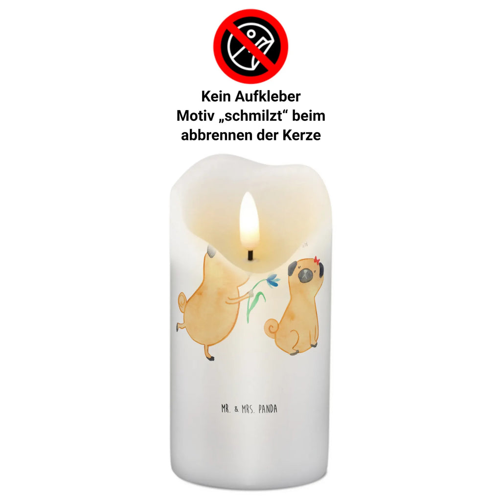 Candle pug In love Geburtskerze, Zylinderkerze, Dinnerkerze, Tafelkerze, Kerze Mit Motiv, Dekorative Kerze, Blockkerze, Erinnerungslicht, Weihnachtskerze, Schmuckkerze, Erinnerungskerze, Geburtstagskerze, Tischkerze, Stumpenkerze, Bedruckte Kerze, Hochzeitskerze, Wachskerze, Grosse Kerze, Kerze Mit Spruch, Kommunionskerze, Wunschkerze, Dekokerze, Handgemachte Kerze, Gartenkerze, Osterkerze, Laternenkerze, Adventskerze, Sprüche, Hunderasse, Hundebesitzer, Hundemotiv, Hund, Haustier, Tierliebhaber, Liebesspruch. Verlobt, Liebe, Möpse, Verliebt, Partner, Hundeliebe, Geschenk Freund, Mops