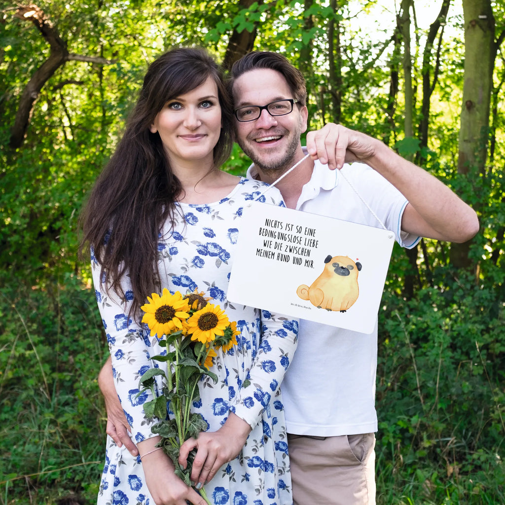 Deko Schild Mops Deko Schild, Spruchschild, Türschild, holzbild, sprüche schild, Dekoschild, Schild, Deko Wandtafel, Küchenschild, Türschild Familie, wandtafel, Holztafel, Schild mit Spruch, wandhänger, Badschild, Wandschild, dekoschilder, dekotafel, hängeschild, Holzschild, dekoration schild, Motivschild, Hunderasse, Hundebesitzer, Sprüche, Hundemotiv, Haustier, Tierliebhaber, Hund, Liebe, Hundeliebe, Mops