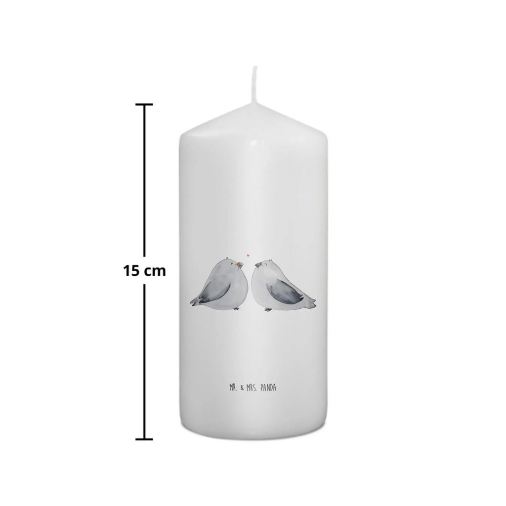 Candle Turtledoves in love Zylinderkerze, Erinnerungskerze, Dekorative Kerze, Geburtskerze, Geburtstagskerze, Erinnerungslicht, Stumpenkerze, Adventskerze, Tafelkerze, Weihnachtskerze, Schmuckkerze, Kerze Mit Spruch, Dekokerze, Bedruckte Kerze, Tischkerze, Blockkerze, Hochzeitskerze, Dinnerkerze, Kommunionskerze, Wunschkerze, Kerze Mit Motiv, Handgemachte Kerze, Grosse Kerze, Osterkerze, Laternenkerze, Gartenkerze, Wachskerze, Freundin, Freund, Liebe, Liebesgeschenk, Jahrestag, Verlobung, Partner, Ehemann, Ehefrau, Heiraten, Heiratsantrag, Hocheitstag, Turteltauben, Geschenk Freundin, Turteltäubchen, Hochzeitstag, Geschenk Freund, Geschenk Hochzeit, Verheiratet, Tauben, Verlobt, Verliebt, Liebesbeweis