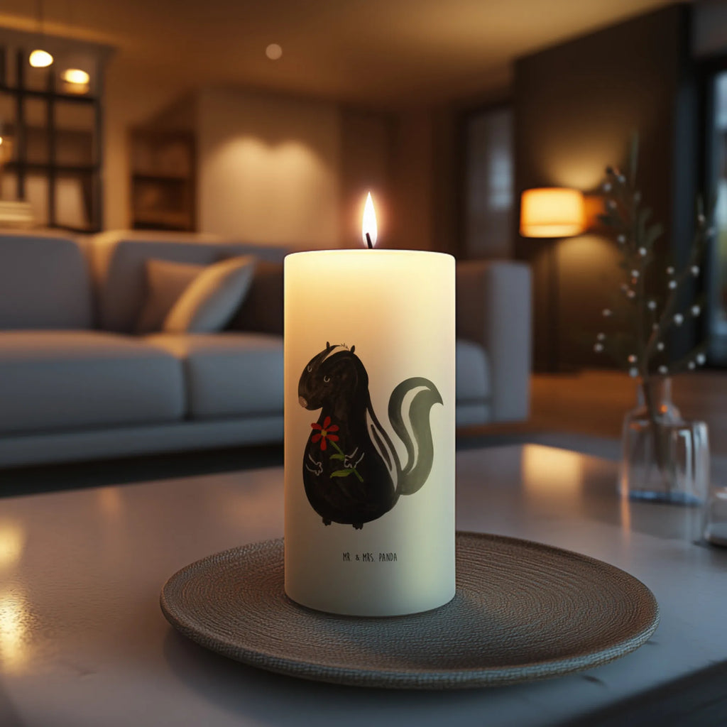 Candle skunk flower Kommunionskerze, Grosse Kerze, Tafelkerze, Osterkerze, Weihnachtskerze, Erinnerungskerze, Blockkerze, Dekokerze, Dinnerkerze, Handgemachte Kerze, Wachskerze, Bedruckte Kerze, Tischkerze, Adventskerze, Stumpenkerze, Zylinderkerze, Kerze Mit Motiv, Kerze Mit Spruch, Geburtskerze, Dekorative Kerze, Hochzeitskerze, Laternenkerze, Geburtstagskerze, Gartenkerze, Erinnerungslicht, Schmuckkerze, Wunschkerze, Skunk, Stinktier, Stinker, Verträumt, Träume, Raubtier, Dreams, Tagträumer, Stinki, Wildtier