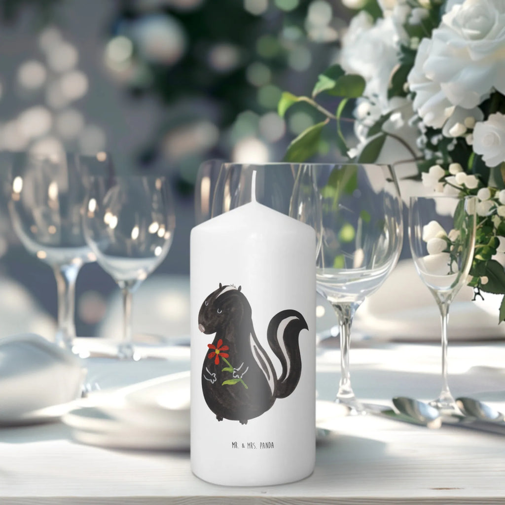 Candle skunk flower Kommunionskerze, Grosse Kerze, Tafelkerze, Osterkerze, Weihnachtskerze, Erinnerungskerze, Blockkerze, Dekokerze, Dinnerkerze, Handgemachte Kerze, Wachskerze, Bedruckte Kerze, Tischkerze, Adventskerze, Stumpenkerze, Zylinderkerze, Kerze Mit Motiv, Kerze Mit Spruch, Geburtskerze, Dekorative Kerze, Hochzeitskerze, Laternenkerze, Geburtstagskerze, Gartenkerze, Erinnerungslicht, Schmuckkerze, Wunschkerze, Skunk, Stinktier, Stinker, Verträumt, Träume, Raubtier, Dreams, Tagträumer, Stinki, Wildtier