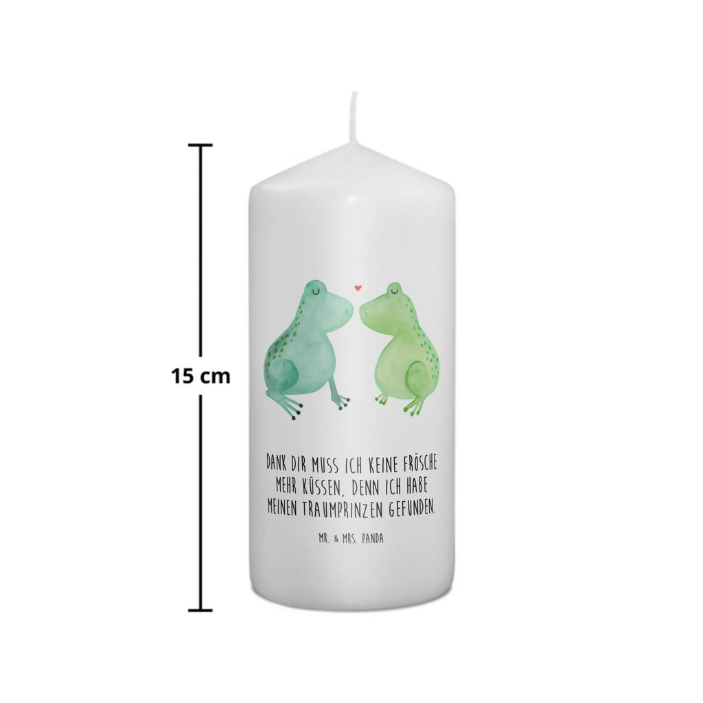 Kerze Frosch Liebe Kommunionskerze, Handgemachte Kerze, Tafelkerze, Erinnerungskerze, Erinnerungslicht, Gartenkerze, Wachskerze, Dekokerze, Kerze Mit Motiv, Dinnerkerze, Dekorative Kerze, Kerze Mit Spruch, Schmuckkerze, Geburtskerze, Bedruckte Kerze, Blockkerze, Wunschkerze, Adventskerze, Tischkerze, Grosse Kerze, Zylinderkerze, Geburtstagskerze, Osterkerze, Laternenkerze, Hochzeitskerze, Weihnachtskerze, Stumpenkerze, Freundin, Freund, Liebe, Liebesgeschenk, Jahrestag, Verlobung, Partner, Ehemann, Ehefrau, Heiraten, Heiratsantrag, Hocheitstag, Verlobt, Geschenk Freund, Froschkönig, Fröschchen, Hochzeitstag, Liebesbeweis, Verheiratet, Verliebt, Frösche, Geschenk Freundin, Geschenk Hochzeit, Frosch