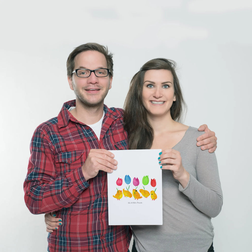 Poster Küken Parade Mr. & Mrs. Panda Poster, Raumdekoration, Küchenposter, Wandposter, Designposter, Wanddekoration, Bild, Poster, Wanddeko Bild, Posterdruck, Kinderposter, Handgemaltes Poster, Kunstdruck, Wanddeko, Ostern, Osterhase, Ostergeschenke, Osternest, Osterdeko, Geschenke zu Ostern, Ostern Geschenk, Ostergeschenke Kinder, Ostern Kinder, Küken, Tulpen, Blumen, Parade, Frohe Ostern, Ostergrüße