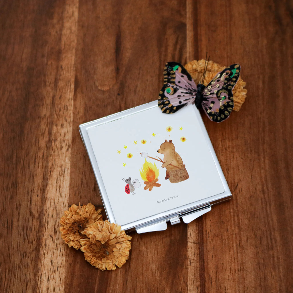 Handtaschenspiegel quadratisch Bär & Marienkäfer Lagerfeuer Kompaktspiegel, Schminkspiegel Kompakt, Kosmetikspiegel Klein, Spiegel Für Make-Up Tasche, Handspiegel Mit Hülle, Taschen-Kosmetikspiegel, Handspiegel Für Damen, Spiegel Für Schminktasche, Spiegel Für Unterwegs, Deko Handspiegel, Schminkspiegel To Go, Design Taschenspiegel, Klappbarer Handspiegel, Vintage Kompaktspiegel, Tragbarer Spiegel, Klappbarer Taschenspiegel, Taschenspiegel, Mini Spiegel, Runder Taschenspiegel, Spiegel Für Handtasche, Handtaschenspiegel, Reise Spiegel, Handspiegel Zum Mitnehmen, Handspiegel Geschenkidee, Quadratischer Handspiegel, Silber, Klappspiegel, Teddy, Bär, Teddybär, Lagerfeuer