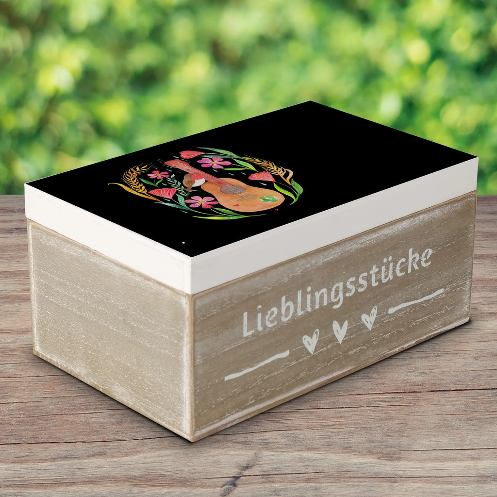 Holzkiste Rotkehlchen Gitarre Erinnerungskiste, Kiste, Geschenkdose, Schatzkiste, Geschenkbox, Truhe, XXL, Holzkiste, Dekokiste, Aufbewahrungsbox, Schatulle, Erinnerungsbox, Blumen Deko, Frühlings Deko, Sommer Deko, Dekoration, positive Botschaft, Naturliebhaber, Outdoor, Natur, Abenteuer, Songs, Musiker, Gitarre, Sänger, Lebensgefühl, Musik, Sängerin