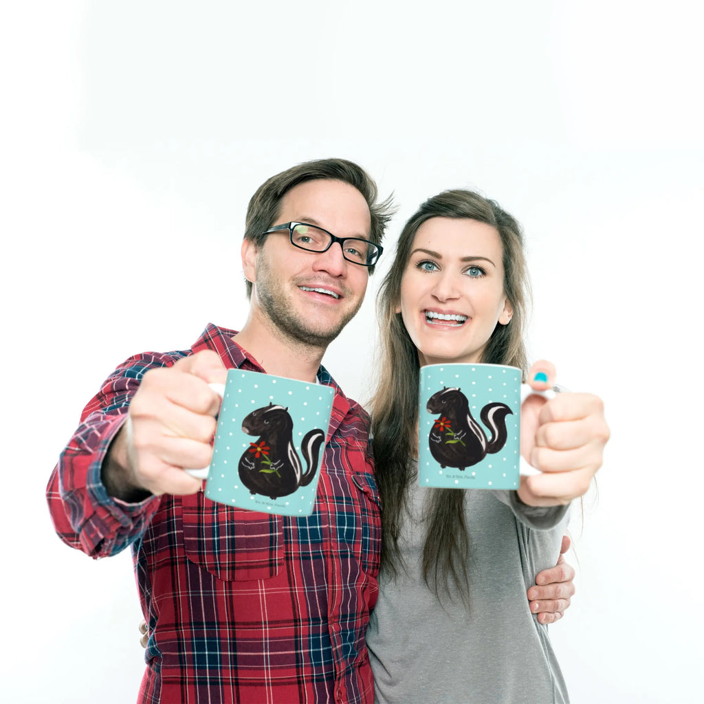 Mug skunk flower Geschenktasse, Tasse mit Motiven, Kaffeetasse, Bürotasse, Keramiktasse, Porzellantasse, Teetasse, Tasse, Tasse mit Zitaten, Stinktier, Skunk, Raubtier, Dreams, Träume, Tagträumer, Stinker, Stinki, Wildtier, verträumt