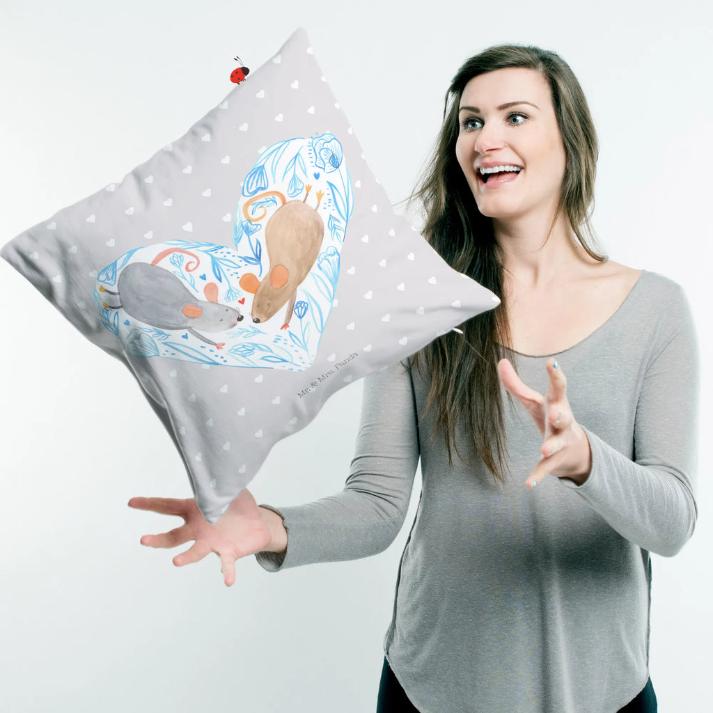 Cushion Mice heart Mikrofaser Kissen, microfaser sofakissen, deko kissen, Kissen 40x40, kissen für couch, Couchkissen, zier kissen, Dekokissen 40x40, zierkissen 40x40, Kuschelkissen, kissen 40 x 40, Dekokissen Sofa, Kissen, microfaser dekokissen, kuschel kissen, 40x40 kissen, couchkissen 40x40, kissen für sofa, 40 X 40 Kissen, Motivkissen, wohnzimmer kissen, kissen mikrofaser, couch kissen, Polsterkissen, Sofakissen, kuschelkissen 40x40, Zierkissen, wurfkissen, Kopfkissen, microfaser zierkissen, sofa kissen, Dekokissen, Sofakissen 40x40, microfaser kopfkissen, Kopfkissen 40x40, Freundin, Liebesgeschenk, Heiraten, Heiratsantrag, Hocheitstag, Freund, Jahrestag, Verlobung, Partner, Ehemann, Liebe, Ehefrau, Geschenk für Zwei, Mäuse, Liebesbotschaft, Gemeinsamkeit, Love, Maus, Lieblingsmensch, Hochzeit, Liebesbeweis