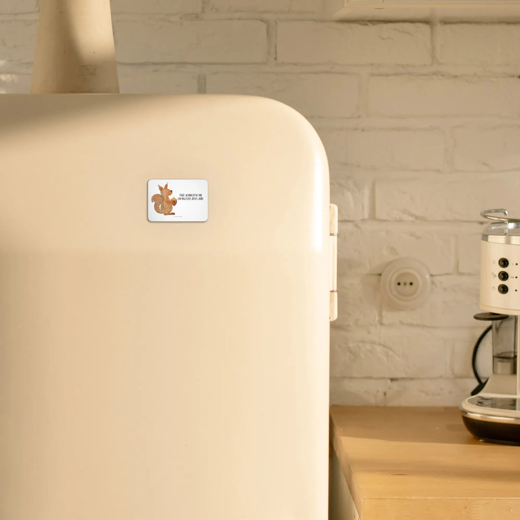 Magnet Eichhörnchen Weihnachtszeit zettelhalter, büromagnet, Pinnwandmagnet, einkaufszettelmagnet, Kühlschrankmagnet, notizmagnet, wandmagnet, tafelmagnet, Dekomagnet, rechteckmagnet, whiteboardmagnet, holz kühlschrankmagnet, Notizhalter, spruchmagnet, haftmagnet, holzmagnet, bildmagnet, küchenmagnet, memomagnet, mdf magnet, holz whiteboardmagnet, Fridge Magnet, designmagnet, magnet, Winter, Weihnachtsdeko, Nikolaus, Weihnachten, Advent, Heiligabend, Wintermotiv, Vogel, Weihnachtsgruß, Frohe Weihnachten, Weihnachtsmotiv, Neujahr, Guten Rutsch, Frohes Neues Jahr