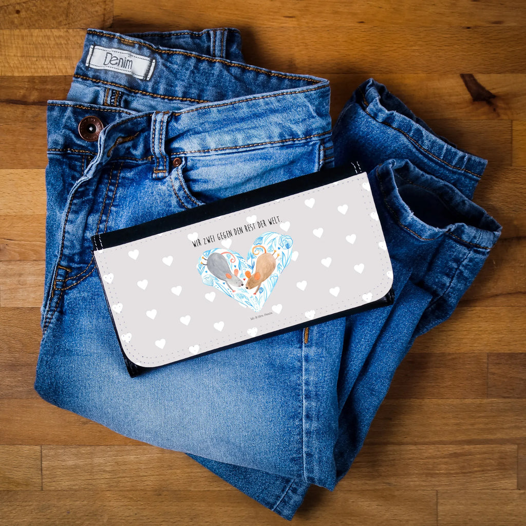 Ladies purse Mice heart Portemonnaie Mit Kartenfächern Damen, XXL Portemonnaie Damen, Portmonnaie Damen, Kartenetui Damen, Etui Geldbörse Damen, Geldbörse Mit Druckverschluss Damen, Damengeldbeutel, Geldbörse Mit Fach Damen, Münzbörse Damen, Hochwertiges Portemonnaie Damen, Geldbörse Mit Clipverschluss Damen, Kartenhalter Damen, Mini Geldbörse Damen, Brieftasche Damen, Damen Geldbörse, Geldbörse Aus Stoff Damen, Reißverschluss Portemonnaie Damen, Leder Portemonnaie Damen, Geldbörse Mit Handgelenksschlaufe Damen, Münzgeldbörse Damen, Damen Geldbeutel, Portemonnaie Mit Reißverschluss Damen, Frauen Brieftasche, Veganes Portemonnaie Damen, RFID Portemonnaie Damen, Damen Geldtasche, Frauen Geldbörse, Slim Portemonnaie Damen, Geldbörse Aus Kunstleder Damen, Geldbörse Aus Leder Damen, Geldbörse Mit Zipper Damen, Portmonee Damen, Clutch Portemonnaie Damen, Portemonnaie Mit Münzfach Damen, Designer Portemonnaie Damen, Portemonnaie für Damen, Damen Portemonnaie, Damengeldbörse, Liebe, Partner, Freund, Freundin, Ehemann, Ehefrau, Heiraten, Verlobung, Heiratsantrag, Liebesgeschenk, Jahrestag, Hocheitstag, Liebesbeweis, Gemeinsamkeit, Mäuse, Love, Hochzeit, Liebesbotschaft, Lieblingsmensch, Geschenk für zwei, Maus