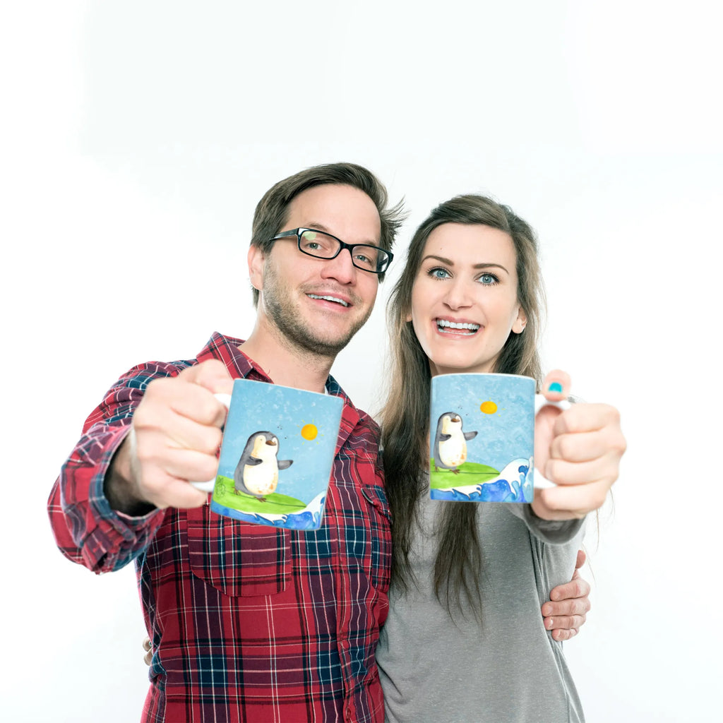 Tasse Pinguin Surfer Tasse mit Motiven, Teetasse, Geschenktasse, Kaffeetasse, Bürotasse, Tasse, Tasse mit Zitaten, Porzellantasse, Keramiktasse, Pinguin, surfen, Portugal, Wellen reiten, Pinguine, Wellen, Hawaii, Urlaub, Surfer