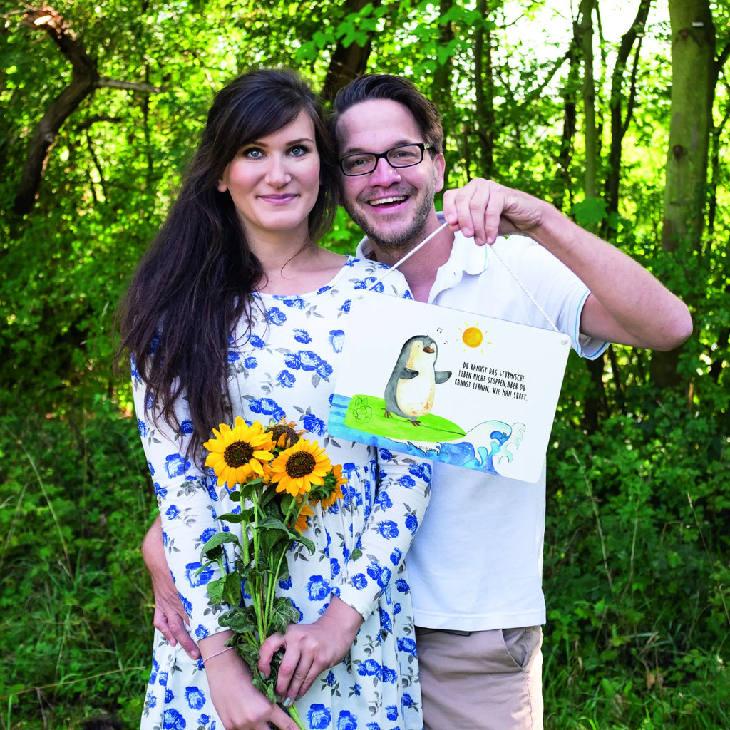 Deko Schild Pinguin Surfer Holzschild, Spruchschild, Motiv Schild, Küchenschild, Schild mit Spruch, Türschild Familie, Dekoschild Zum Aufhängen, Dekoschild, Badschild, Türschild Mit Spruch, Deko Schild Für Wohnzimmer, Dekos Child Für Garten, WC Schild, Büro, Home Schilder, Dekoschild Für Flur, Türschild, Holztafel, Deko Schild Für Balkon, Wandschild, Deko Schild Für Küche, Deko Wandtafel, Deko Schild, Dekoschild Für Badezimmer, Pinguin, Pinguine, Hawaii, Portugal, Surfen, Wellen Reiten, Urlaub, Wellen, Surfer