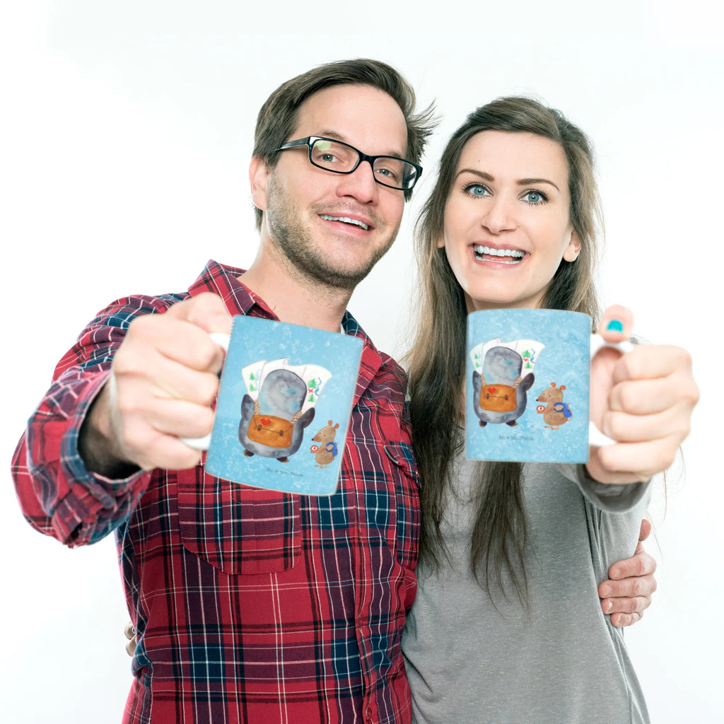 Tasse Pinguin & Maus Wanderer kaffeetasse bedruckt, Mug, milchkaffeetasse, Keramikbecher, Tasse mit Motiv, Becher, Sprüchetasse, Frühstückstasse, Pott, Motivtasse, Trinktasse, Bürobecher, Designtasse, Keramiktasse, Kaffeepott, statement tasse, Henkelbecher, Teetasse, tasse für kaffee, design tasse, Kakaotasse, Bedruckte Tasse, kaffeetasse keramik, kaffeebecher bedruckt, heißgetränkebecher, Bürotasse, Teepott, Geschenktasse, Dekotasse, Coffee Mug, schöne tasse, hochwertige tasse, Frühstücksbecher, tasse für büro, Henkeltasse, Kaffeetasse, Trinkbecher, Kaffeebecher, Tasse mit Spruch, haferl, kaffeebecher keramik, Tasse, Teebecher, Pinguin, Abenteurer, Pinguine, Wandern, Wanderlust, Ausflug, Abenteuer, Roadtrip