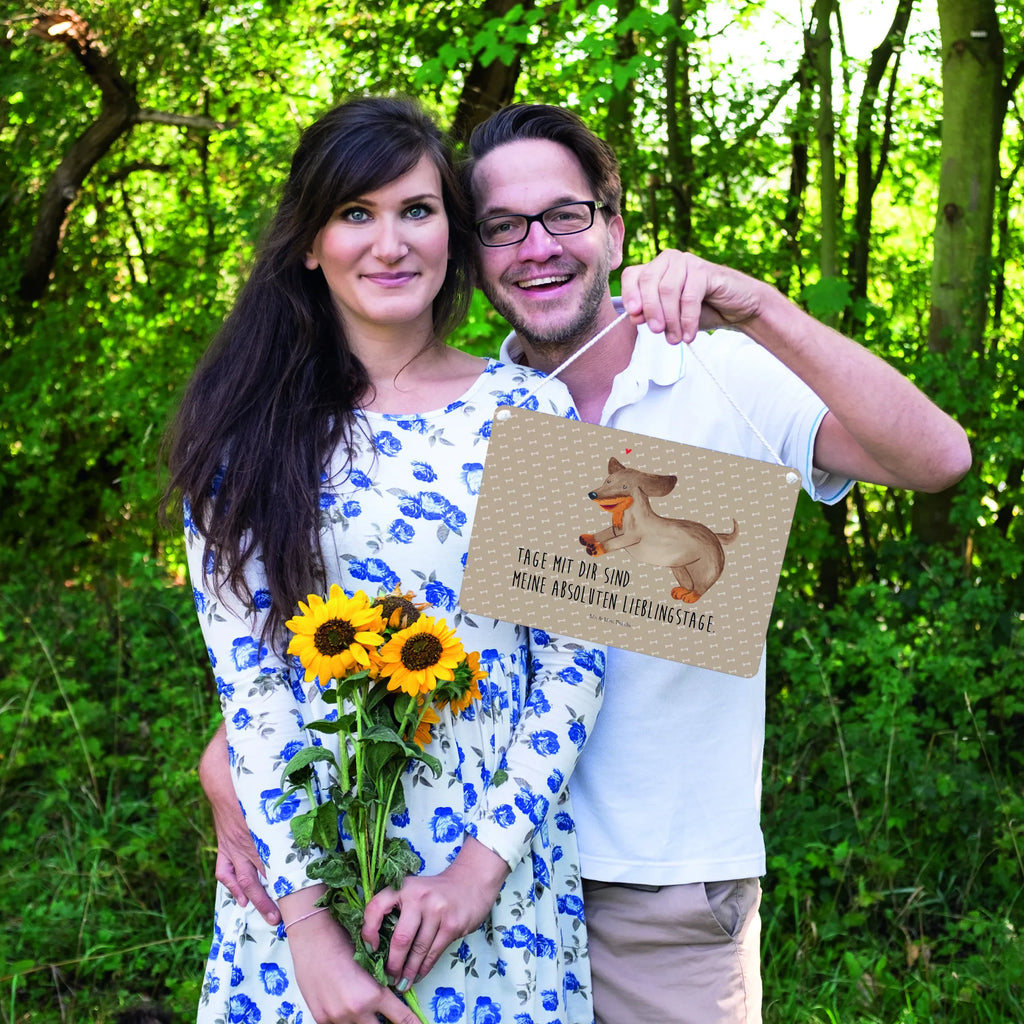 Decorative sign Dog dachshund Deko schild Für Küche, Deko schild Landhausstil, Shabby Chic Schild, Dekoschild Für Familie, Spruchschild, Deko schild Mit Spruch, Schild Zum Hinstellen, Wanddeko Schild, Deko schild Für Balkon, Vintage Schild, Metallschild, Deko schild Liebevoll Gestaltet, Schild Aus Metall, Deko schild Mit Motiv, Deko Wandtafel, Rustikales Deko schild, Lustiges Deko schild, Deko schild Mit Blumenmotiv, Dekoschild, Dekoschild Für Badezimmer, Türschild Mit Spruch, Dekoschild Klein, Schild Aus Holz, Dekoschild Geschenk, Dekoschild Zum Aufhängen, Deko Schild, Deko schild Modern, Holzschild, Türschild, Deko schild Für Wohnzimmer, Dekoschild Groß, Dekoschild Aus Holz, Deko schild Mit Herz, Deko schild Mit Lebensweisheit, Dekos child Für Garten, Wandschild, Dekoschild Für Flur, Dekoschild Handgemacht, Schild Zum Aufstellen, Dekoschild Für Freunde, Hund, Hundemotiv, Haustier, Hunderasse, Tierliebhaber, Hundebesitzer, Sprüche, Hunde, Dackel, Dachshund, happy dog