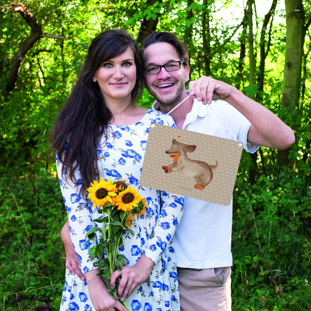 Decorative sign Dog dachshund Deko schild Für Küche, Deko schild Landhausstil, Shabby Chic Schild, Dekoschild Für Familie, Spruchschild, Deko schild Mit Spruch, Schild Zum Hinstellen, Wanddeko Schild, Deko schild Für Balkon, Vintage Schild, Metallschild, Deko schild Liebevoll Gestaltet, Schild Aus Metall, Deko schild Mit Motiv, Deko Wandtafel, Rustikales Deko schild, Lustiges Deko schild, Deko schild Mit Blumenmotiv, Dekoschild, Dekoschild Für Badezimmer, Türschild Mit Spruch, Dekoschild Klein, Schild Aus Holz, Dekoschild Geschenk, Dekoschild Zum Aufhängen, Deko Schild, Deko schild Modern, Holzschild, Türschild, Deko schild Für Wohnzimmer, Dekoschild Groß, Dekoschild Aus Holz, Deko schild Mit Herz, Deko schild Mit Lebensweisheit, Dekos child Für Garten, Wandschild, Dekoschild Für Flur, Dekoschild Handgemacht, Schild Zum Aufstellen, Dekoschild Für Freunde, Hund, Hundemotiv, Haustier, Hunderasse, Tierliebhaber, Hundebesitzer, Sprüche, Hunde, Dackel, Dachshund, happy dog