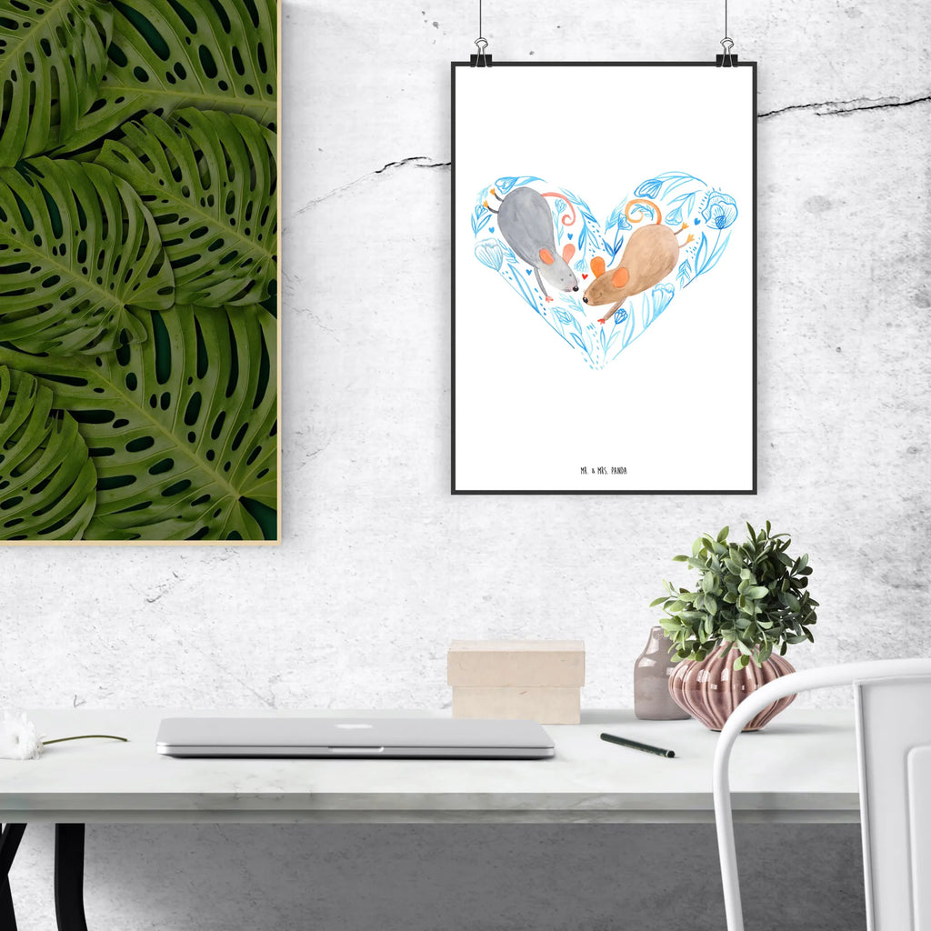 Poster Mäuse Herz Posterdruck, Wanddeko Bild, kunst für die wand, Mr. & Mrs. Panda Poster, Wandposter, wanddeko, wanddruck, Wandschmuck, Designposter, kunstdruck poster, Kunstdruck, kunstposter, Bild, Deko Bild, wandkunst, Wanddekoration, Poster, Wandbild, grafikposter, Bild für Wand, drucke, Plakat, Hocheitstag, Heiratsantrag, Heiraten, Ehefrau, Ehemann, Partner, Verlobung, Jahrestag, Liebesgeschenk, Liebe, Freund, Freundin, Geschenk für Zwei, Maus, Lieblingsmensch, Liebesbeweis, Mäuse, Hochzeit, Love, Gemeinsamkeit, Liebesbotschaft