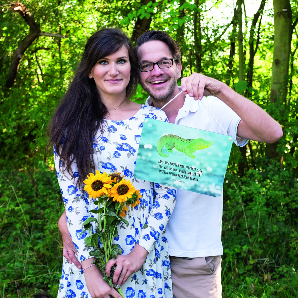 Dekoracyjny znak Krokodyl Dekoschild, Deko Wandtafel, Shabby Chic Schild, Wandschild, Deko schild Für Balkon, Schild Aus Metall, Deko schild Für Wohnzimmer, Dekos child Für Garten, Deko schild Mit Motiv, Schild Aus Holz, Dekoschild Klein, Vintage Schild, Holzschild, Metallschild, Türschild Mit Spruch, Deko schild Mit Herz, Dekoschild Geschenk, Deko schild Liebevoll Gestaltet, Lustiges Deko schild, Dekoschild Für Flur, Deko schild Mit Spruch, Schild Zum Aufstellen, Dekoschild Groß, Wanddeko Schild, Deko schild Modern, Deko schild Mit Blumenmotiv, Deko Schild, Dekoschild Für Freunde, Spruchschild, Schild Zum Hinstellen, Türschild, Dekoschild Zum Aufhängen, Deko schild Für Küche, Dekoschild Handgemacht, Dekoschild Aus Holz, Dekoschild Für Badezimmer, Deko schild Landhausstil, Dekoschild Für Familie, Rustikales Deko schild, Deko schild Mit Lebensweisheit, Meerestiere, Meer, Urlaub, Krokodile, Krokodil, Reiselust, Abenteuerlust, verrückt sein, beste Freundin, Lieblingsmensch, spontan sein, Freundin