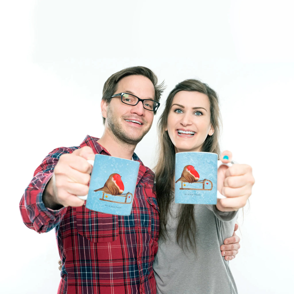 Mug robin Sleds design tasse, Tasse mit Motiv, Mug, haferl, kaffeetasse bedruckt, Bürobecher, Frühstückstasse, Geschenktasse, Designtasse, Bedruckte Tasse, kaffeebecher keramik, Trinktasse, Dekotasse, Keramikbecher, Kakaotasse, tasse für kaffee, kaffeebecher bedruckt, Coffee Mug, schöne tasse, Tasse mit Spruch, statement tasse, Frühstücksbecher, Kaffeepott, hochwertige tasse, Bürotasse, milchkaffeetasse, Kaffeebecher, heißgetränkebecher, Motivtasse, Trinkbecher, Becher, Teepott, Teetasse, Pott, Kaffeetasse, kaffeetasse keramik, Keramiktasse, tasse für büro, Teebecher, Henkeltasse, Sprüchetasse, Henkelbecher, Tasse, Advent, Nikolaus, Weihnachtsdeko, Winter, Weihnachten, Wintermotiv, Heiligabend, Vogel, Schlitten