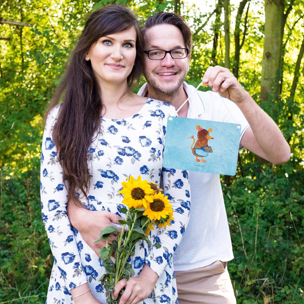 Decorative sign Mouse Cookies Türschild Mit Spruch, Holzschild, Dekoschild Aus Holz, Dekoschild Für Flur, Vintage Schild, Deko schild Mit Spruch, Lustiges Deko schild, Wandschild, Deko schild Liebevoll Gestaltet, Dekoschild Klein, Schild Zum Hinstellen, Dekoschild Für Badezimmer, Deko schild Mit Lebensweisheit, Deko schild Für Wohnzimmer, Deko Wandtafel, Spruchschild, Deko schild Für Balkon, Deko schild Mit Motiv, Shabby Chic Schild, Deko schild Landhausstil, Dekoschild Geschenk, Dekoschild Für Familie, Dekoschild, Deko Schild, Dekoschild Groß, Schild Aus Holz, Schild Zum Aufstellen, Wanddeko Schild, Deko schild Modern, Dekoschild Für Freunde, Metallschild, Deko schild Für Küche, Deko schild Mit Herz, Deko schild Mit Blumenmotiv, Dekoschild Handgemacht, Dekoschild Zum Aufhängen, Dekos child Für Garten, Türschild, Schild Aus Metall, Rustikales Deko schild, Winter, Weihnachten, Weihnachtsdeko, Nikolaus, Advent, Heiligabend, Wintermotiv, backen, Plätzchen, Weihnachtskekse, Weihnachtsbäckerei, Chaosqueen, Maus, Kekse