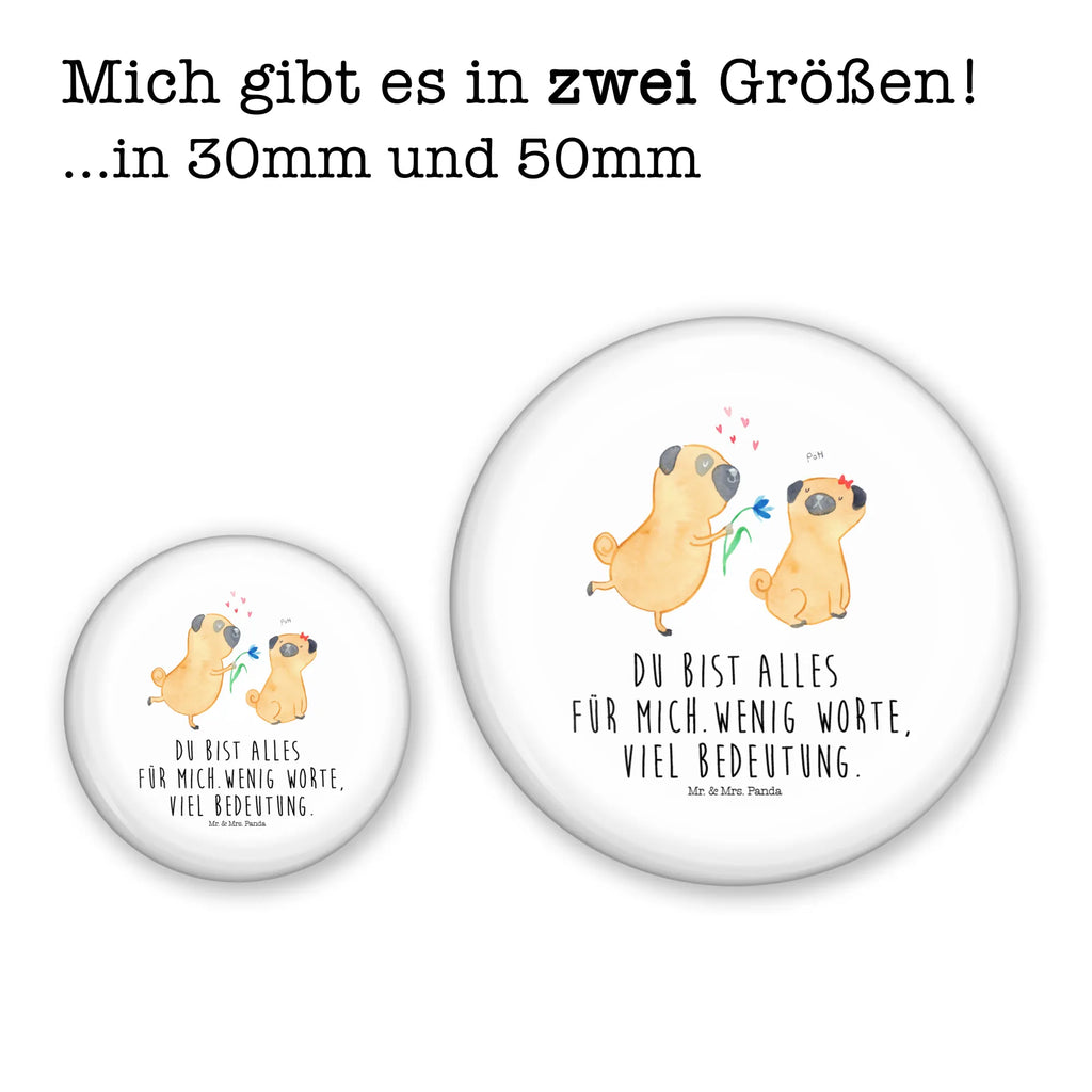 Button Mops verliebt Button-Kollektion 50 mm, Badge 50 mm, Button 50 mm, Pin-Button 50 mm, Festivalbutton 50 mm, Button-Edition 50 mm, Button-Design 50 mm, Button-Logo 50 mm, Eventbutton 50 mm, Button-Presse 50 mm, Button-Lieferung 50 mm, Button-Sujet 50 mm, Pin 50 mm, Ansteckbutton 50 mm, Button-Sonderedition 50 mm, Button-Badge 50 mm, Vereinsbutton 50 mm, Button-Motiv 50 mm, Button-Set 50 mm, Button-Emblem 50 mm, Runde Buttons 50 mm, Marketingbutton 50 mm, Button-Pin 50 mm, Button-Druck 50 mm, Button Abzeichen 50 mm, Sammlerbutton 50 mm, Button-Button 50 mm, Button-Anstecker 50 mm, Werbebutton 50 mm, Hund, Hundemotiv, Haustier, Hunderasse, Tierliebhaber, Hundebesitzer, Sprüche, Partner, verliebt, Mops, Liebesspruch. Verlobt, Geschenk Freund, Möpse, Hundeliebe, Liebe