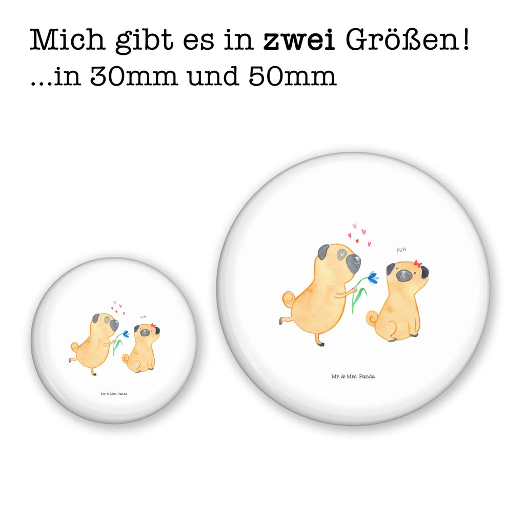 Button Mops verliebt Button-Kollektion 50 mm, Badge 50 mm, Button 50 mm, Pin-Button 50 mm, Festivalbutton 50 mm, Button-Edition 50 mm, Button-Design 50 mm, Button-Logo 50 mm, Eventbutton 50 mm, Button-Presse 50 mm, Button-Lieferung 50 mm, Button-Sujet 50 mm, Pin 50 mm, Ansteckbutton 50 mm, Button-Sonderedition 50 mm, Button-Badge 50 mm, Vereinsbutton 50 mm, Button-Motiv 50 mm, Button-Set 50 mm, Button-Emblem 50 mm, Runde Buttons 50 mm, Marketingbutton 50 mm, Button-Pin 50 mm, Button-Druck 50 mm, Button Abzeichen 50 mm, Sammlerbutton 50 mm, Button-Button 50 mm, Button-Anstecker 50 mm, Werbebutton 50 mm, Hund, Hundemotiv, Haustier, Hunderasse, Tierliebhaber, Hundebesitzer, Sprüche, Partner, verliebt, Mops, Liebesspruch. Verlobt, Geschenk Freund, Möpse, Hundeliebe, Liebe