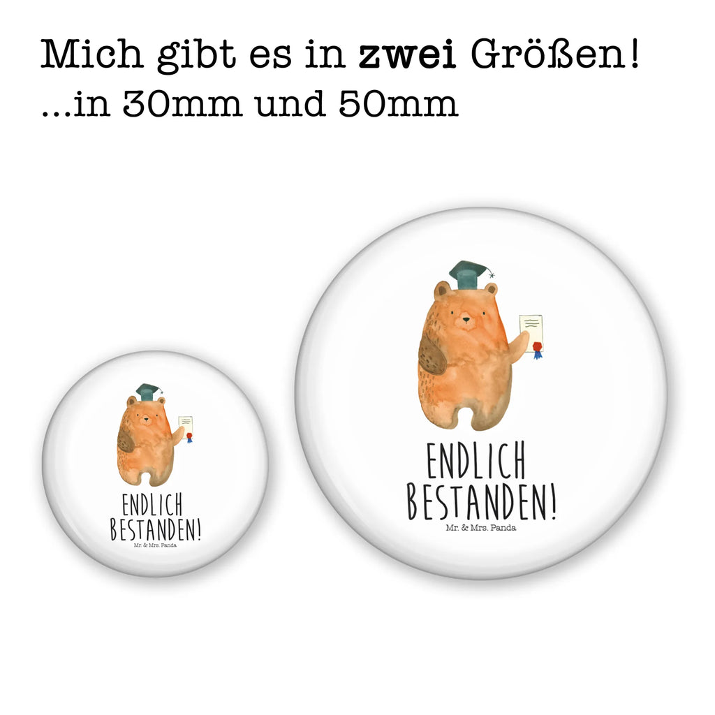 Button Prüfungsbär Pin-Button 50 mm, Eventbutton 50 mm, Marketingbutton 50 mm, Button Abzeichen 50 mm, Button-Badge 50 mm, Button-Emblem 50 mm, Pin 50 mm, Runde Buttons 50 mm, Button-Set 50 mm, Badge 50 mm, Ansteckbutton 50 mm, Button-Logo 50 mm, Button-Sujet 50 mm, Festivalbutton 50 mm, Vereinsbutton 50 mm, Werbebutton 50 mm, Button-Lieferung 50 mm, Button-Design 50 mm, Sammlerbutton 50 mm, Button-Kollektion 50 mm, Button-Button 50 mm, Button-Druck 50 mm, Button 50 mm, Button-Motiv 50 mm, Button-Edition 50 mm, Button-Presse 50 mm, Button-Sonderedition 50 mm, Button-Pin 50 mm, Button-Anstecker 50 mm, Bär, Teddy, Teddybär, Zeugnis, Abschlusszeugnis, Abschluss, Prüfungen, Abitur, Prüfung bestanden