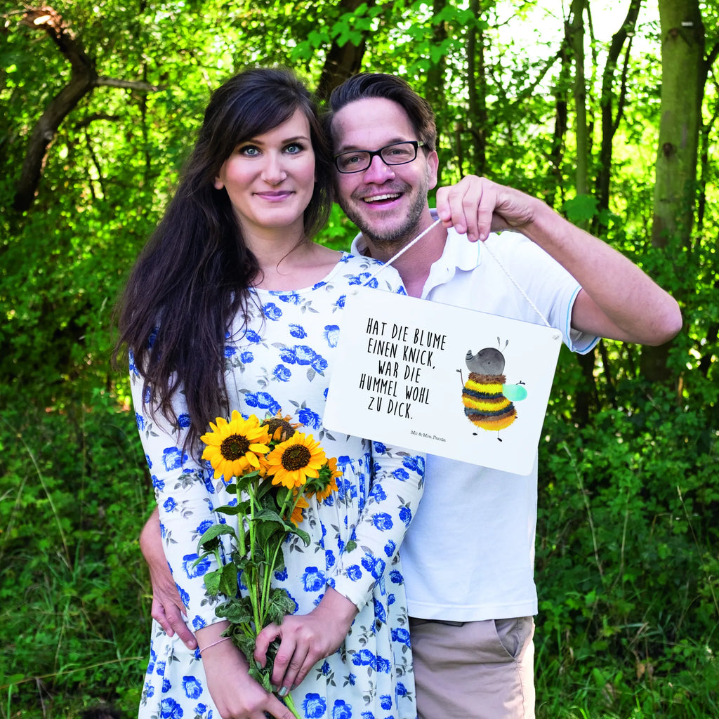 Decorative sign bumblebee fluffy Dekoschild, sprüche schild, Motivschild, wandtafel, Holzschild, Wandschild, holzbild, hängeschild, Spruchschild, Holztafel, Küchenschild, dekotafel, Türschild Familie, Deko Wandtafel, Schild mit Spruch, dekoschilder, Schild, wandhänger, Deko Schild, Badschild, dekoration schild, Türschild, Tiere, Gute Laune, Tiermotive, Lustige Sprüche, Natur, Hummel, Flauschig, Biene, Blume