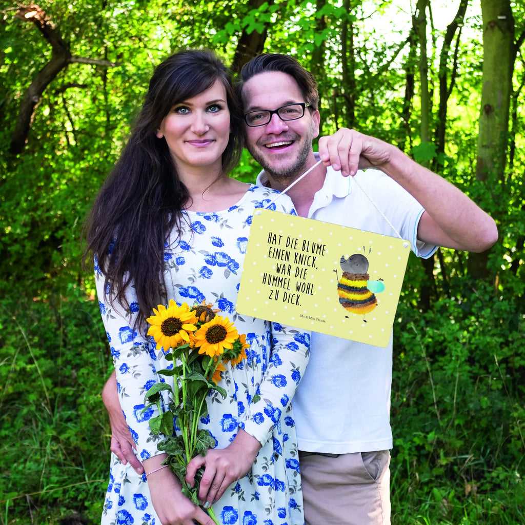 Decorative sign bumblebee fluffy Dekoschild, sprüche schild, Motivschild, wandtafel, Holzschild, Wandschild, holzbild, hängeschild, Spruchschild, Holztafel, Küchenschild, dekotafel, Türschild Familie, Deko Wandtafel, Schild mit Spruch, dekoschilder, Schild, wandhänger, Deko Schild, Badschild, dekoration schild, Türschild, Tiere, Gute Laune, Tiermotive, Lustige Sprüche, Natur, Hummel, Flauschig, Biene, Blume